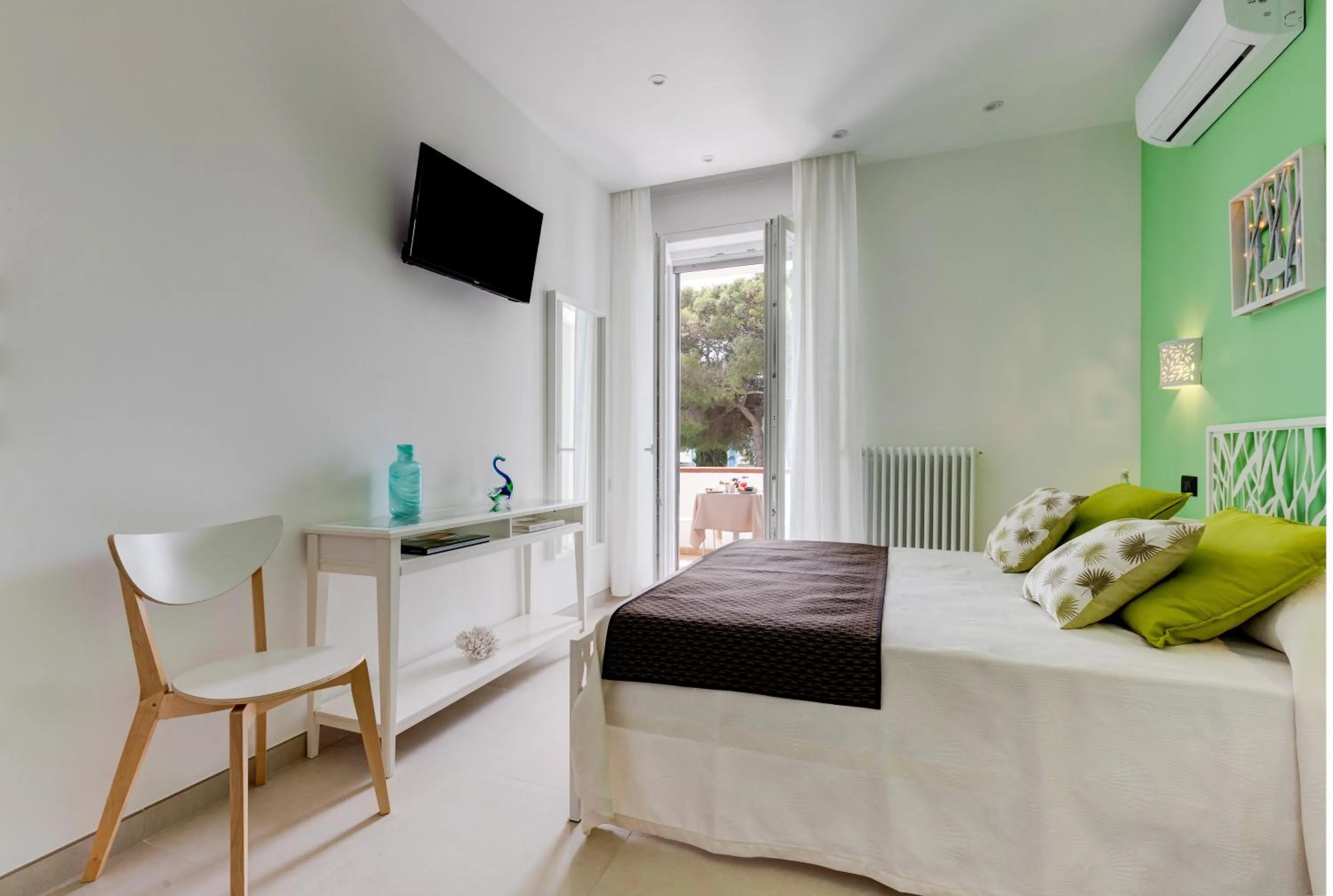 TV and multimedia, Bed in B&B Rocamatura - Adults only