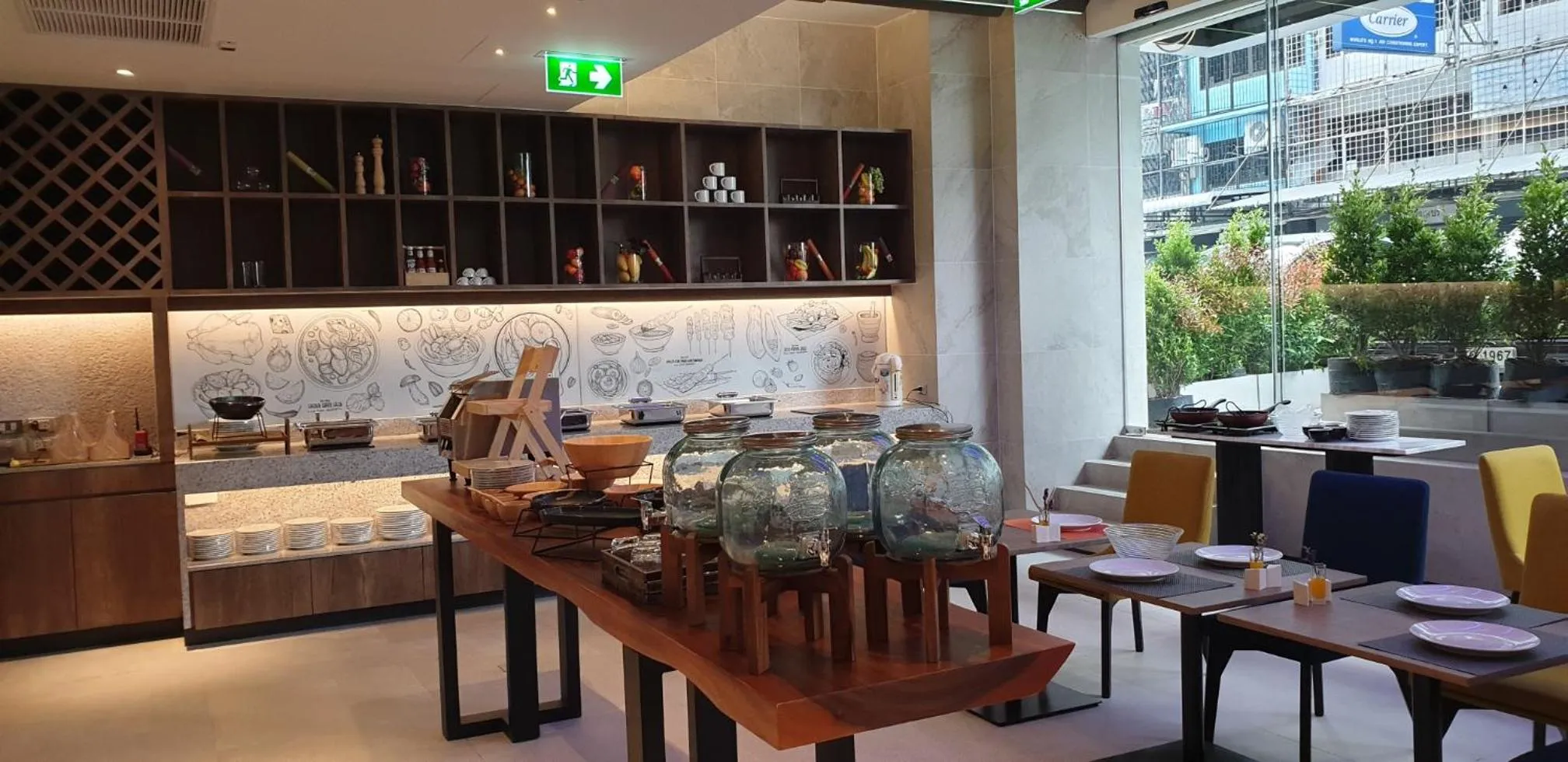 Restaurant/places to eat in Aspira One Sutthisan