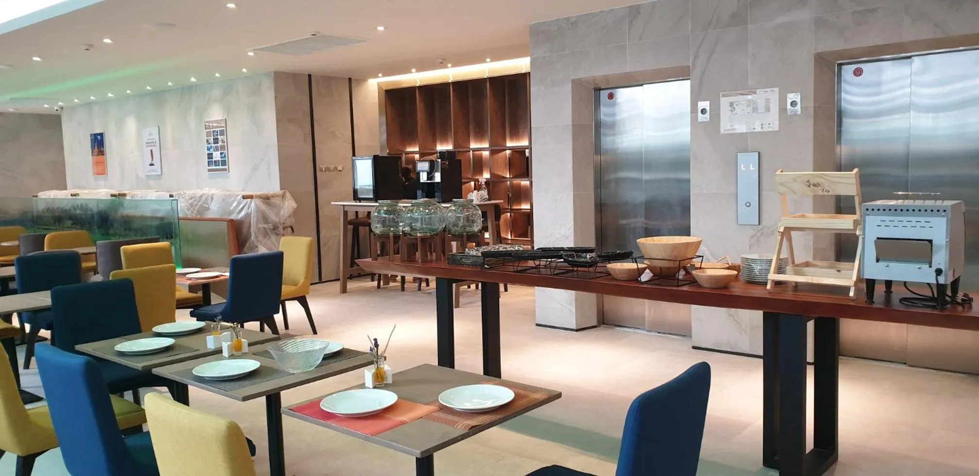 Restaurant/places to eat in Aspira One Sutthisan