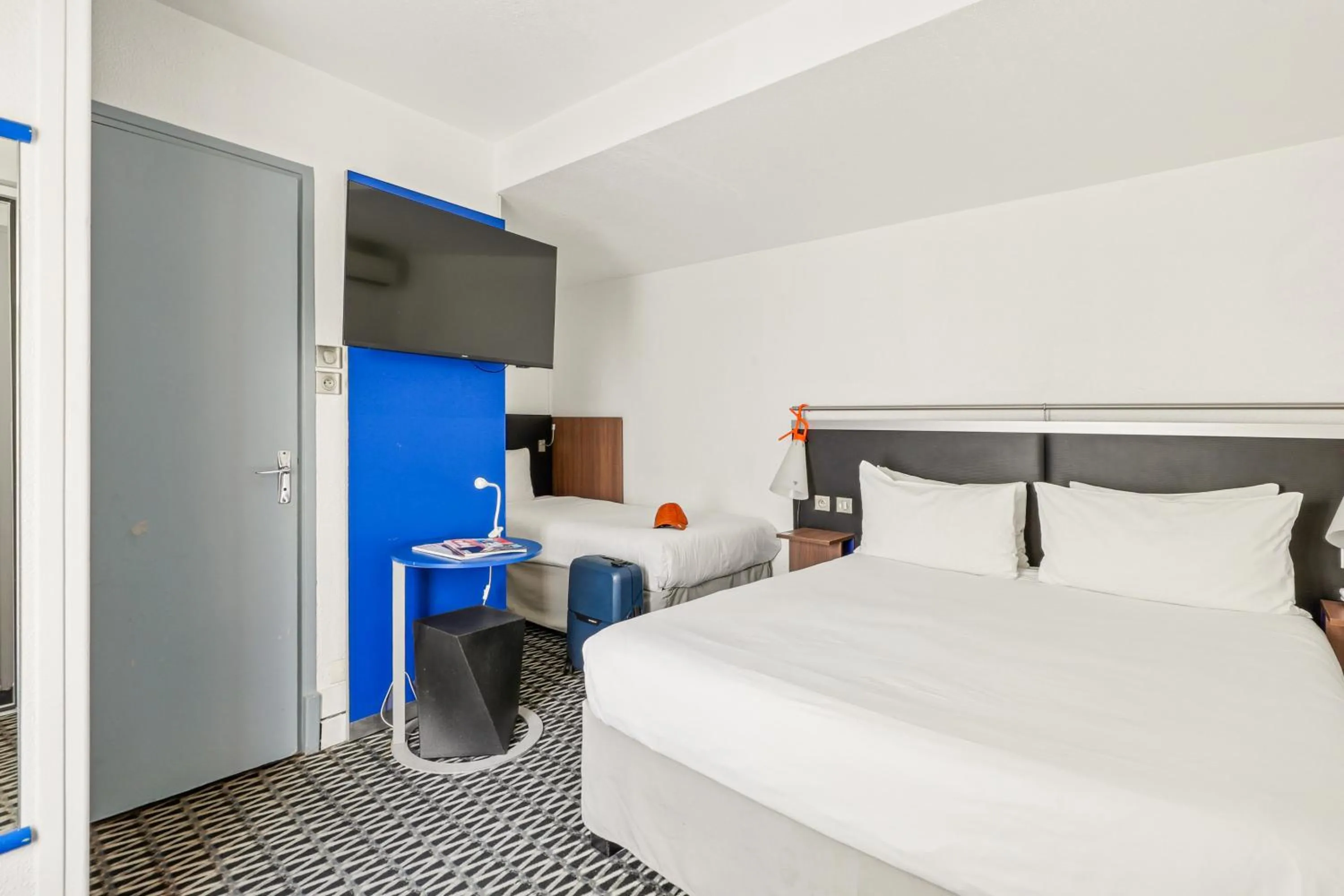 Bedroom, Bed in ibis Styles Paris République Le Marais