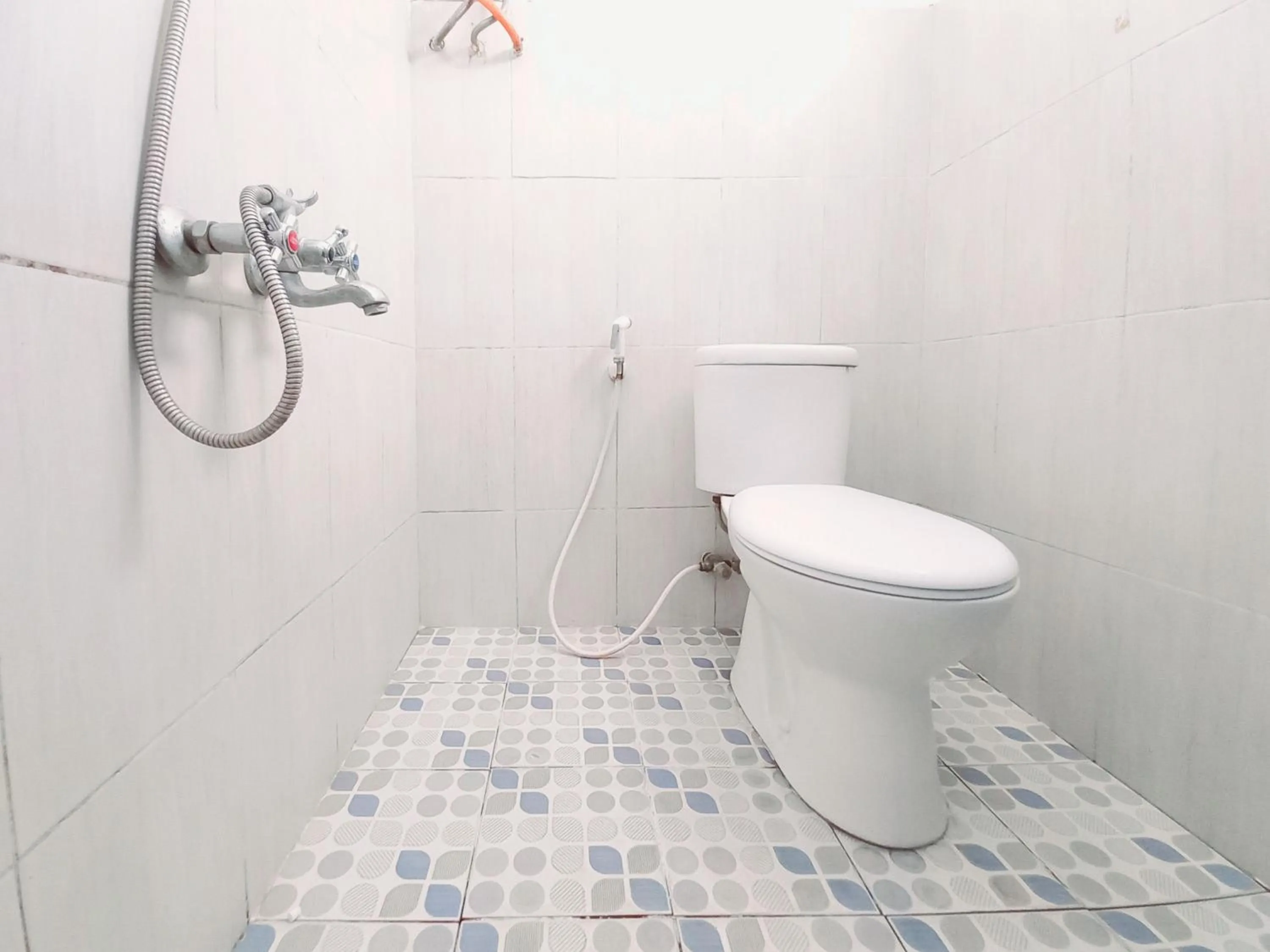 Bathroom in RedDoorz near BNS 3 Kota Wisata Batu