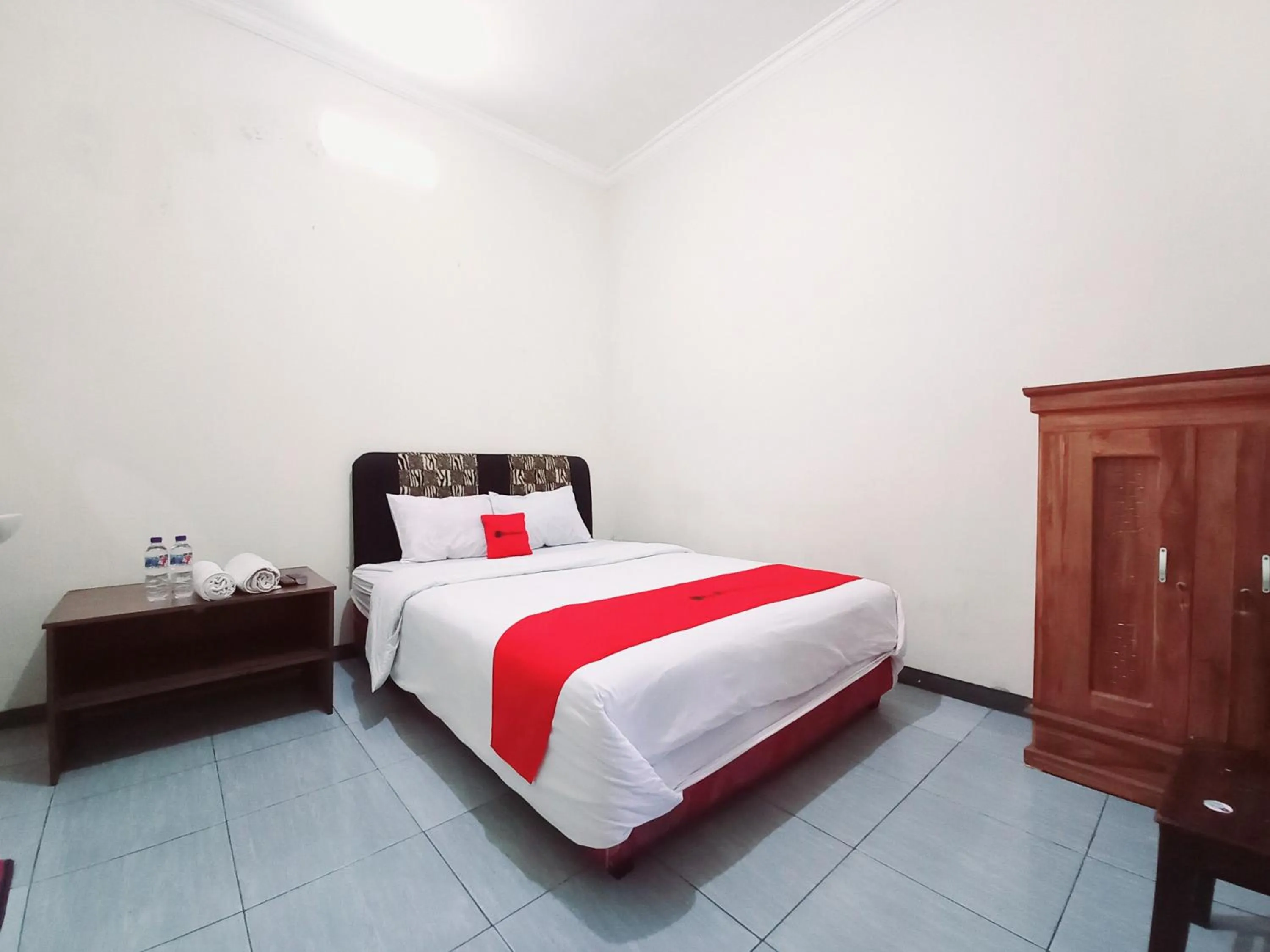 Bedroom, Bed in RedDoorz near BNS 3 Kota Wisata Batu