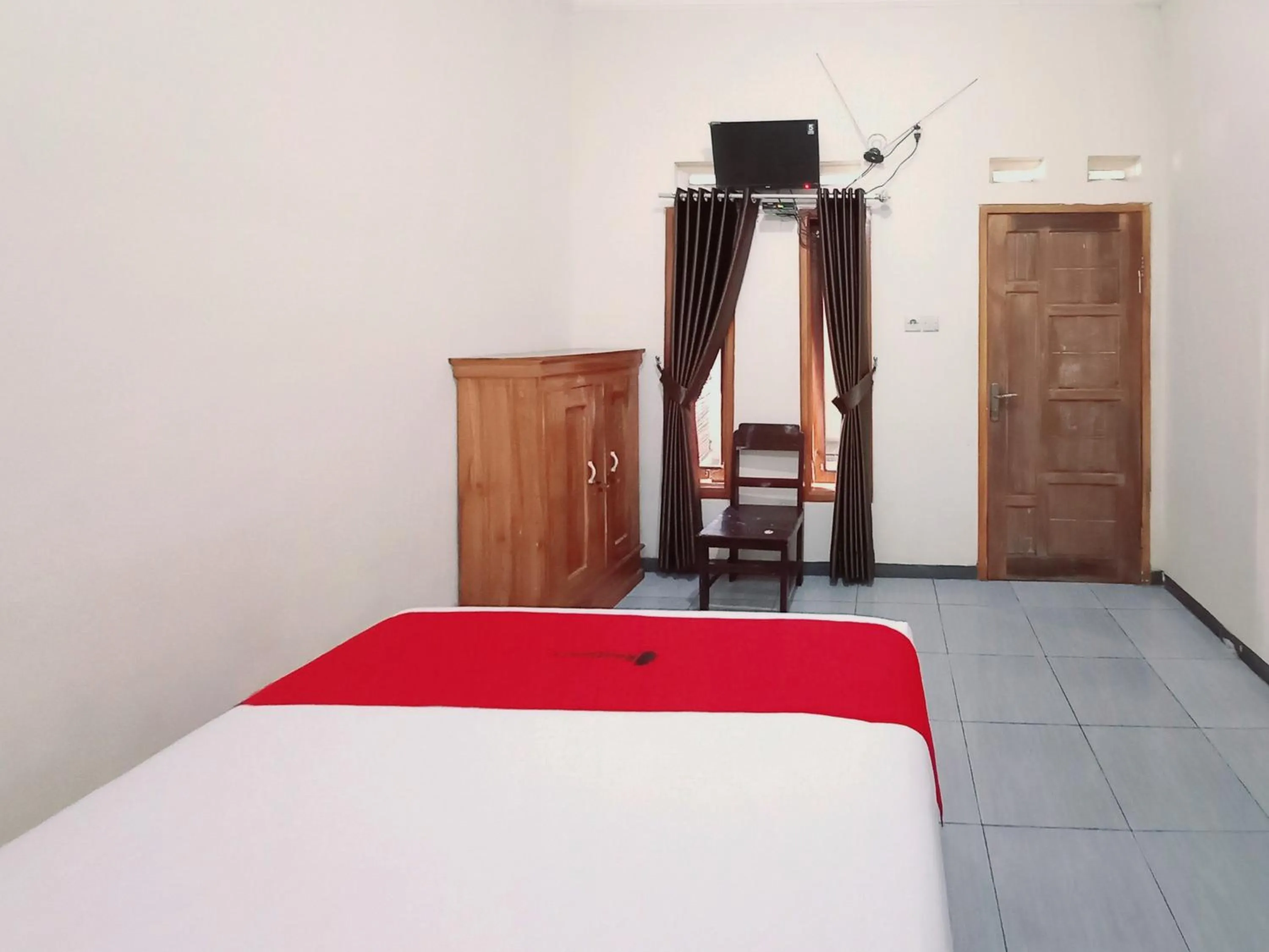Bedroom, Bed in RedDoorz near BNS 3 Kota Wisata Batu