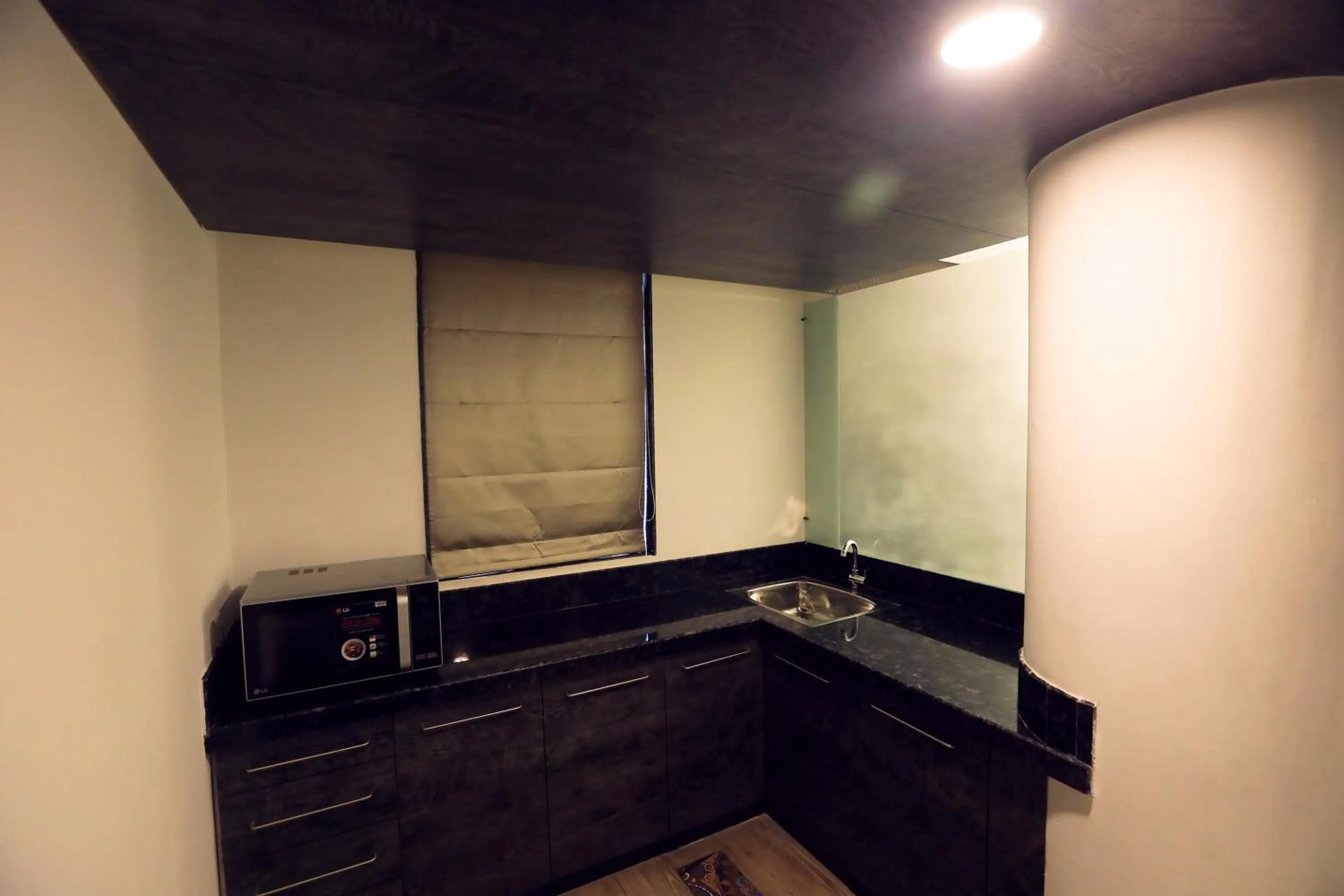 kitchen in Humming Bird Hotel & Banquet