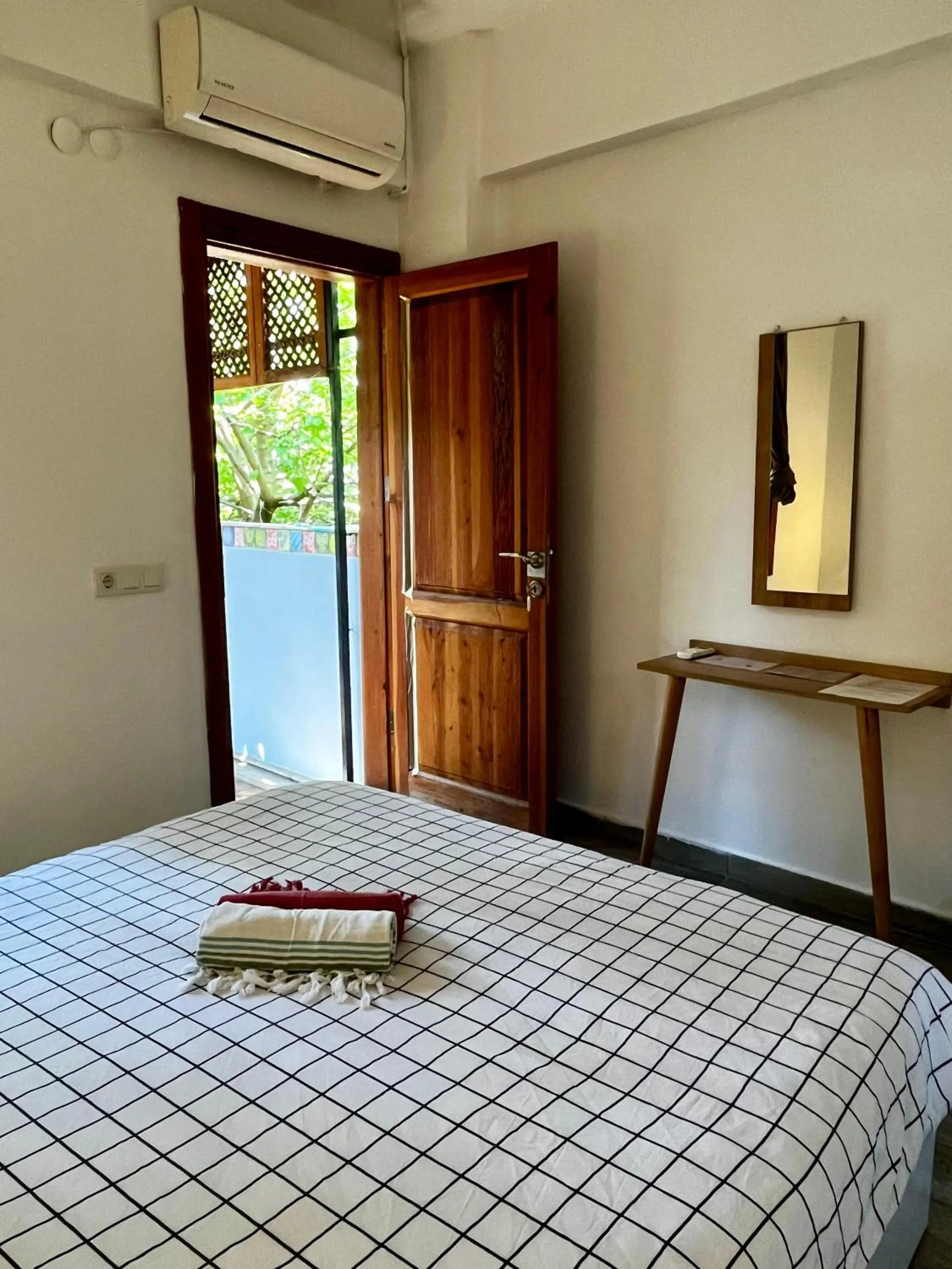 air conditioner, Bed in Kuyu Beergarden Hostel