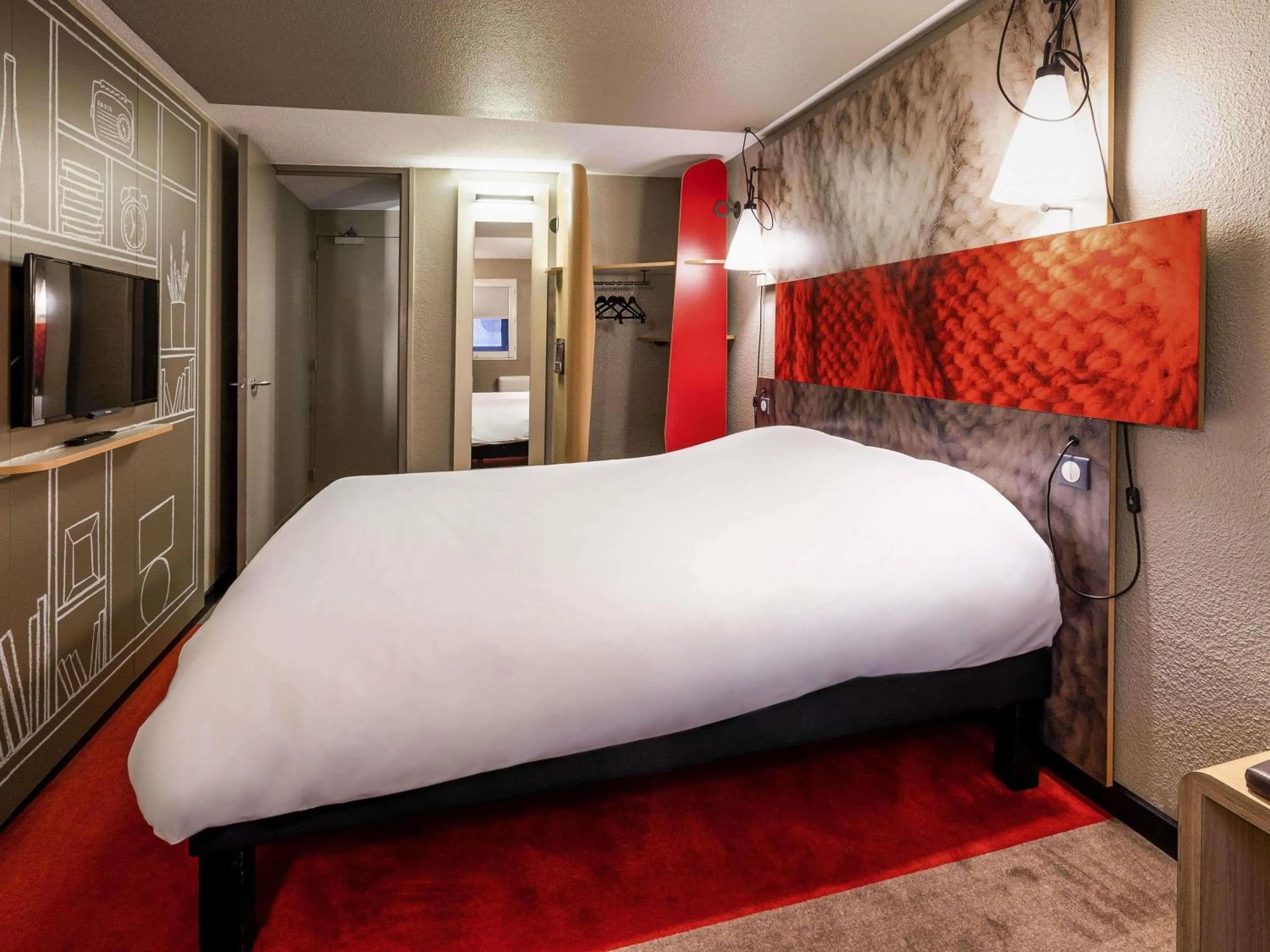 Bedroom, Bed in Ibis Hotel Köln Am Dom