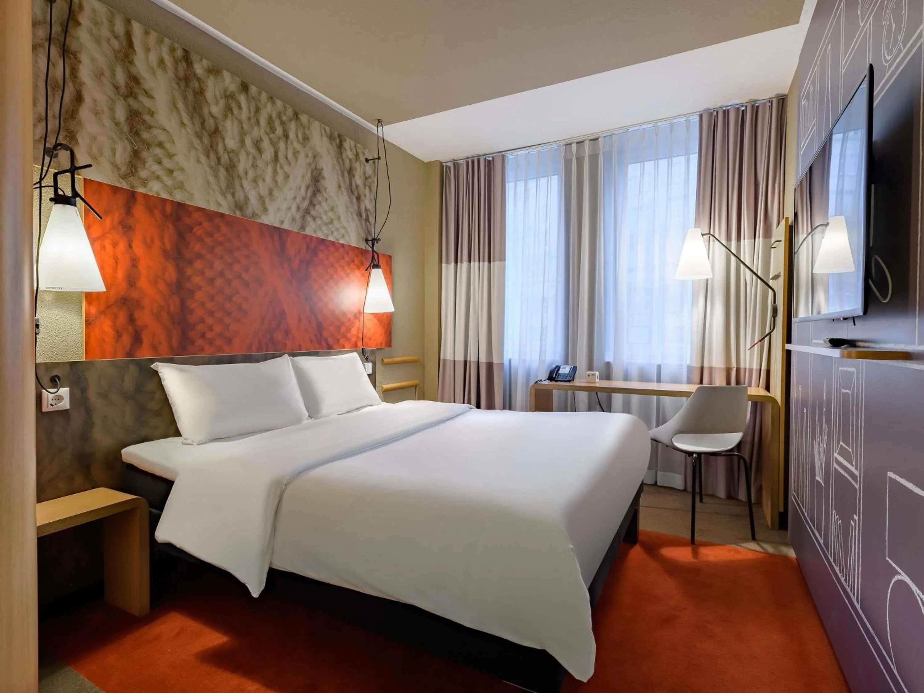 Bedroom, Bed in Ibis Hotel Köln Am Dom