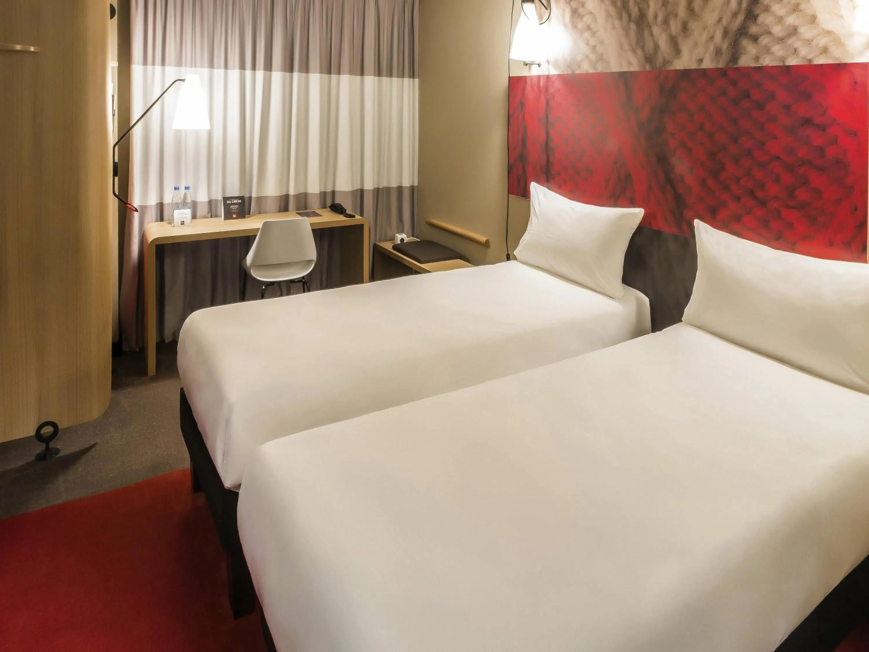 Bedroom, Bed in Ibis Hotel Köln Am Dom