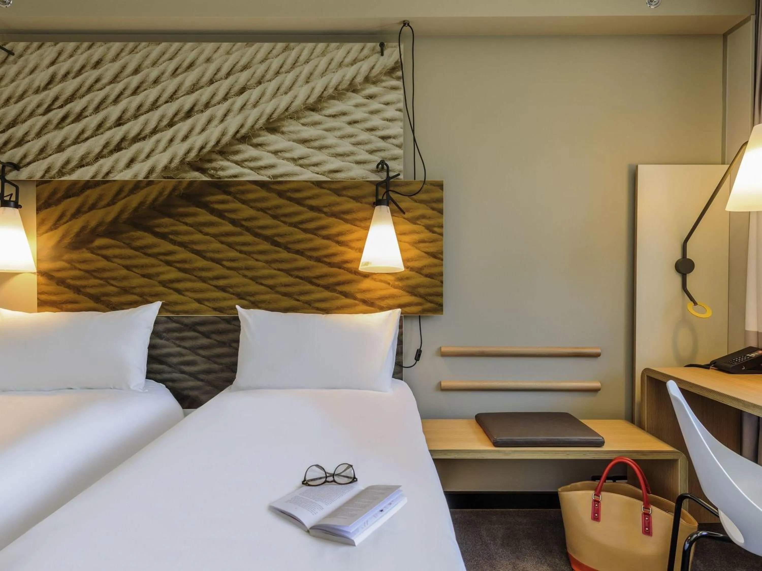 Bedroom, Bed in Ibis Hotel Köln Am Dom