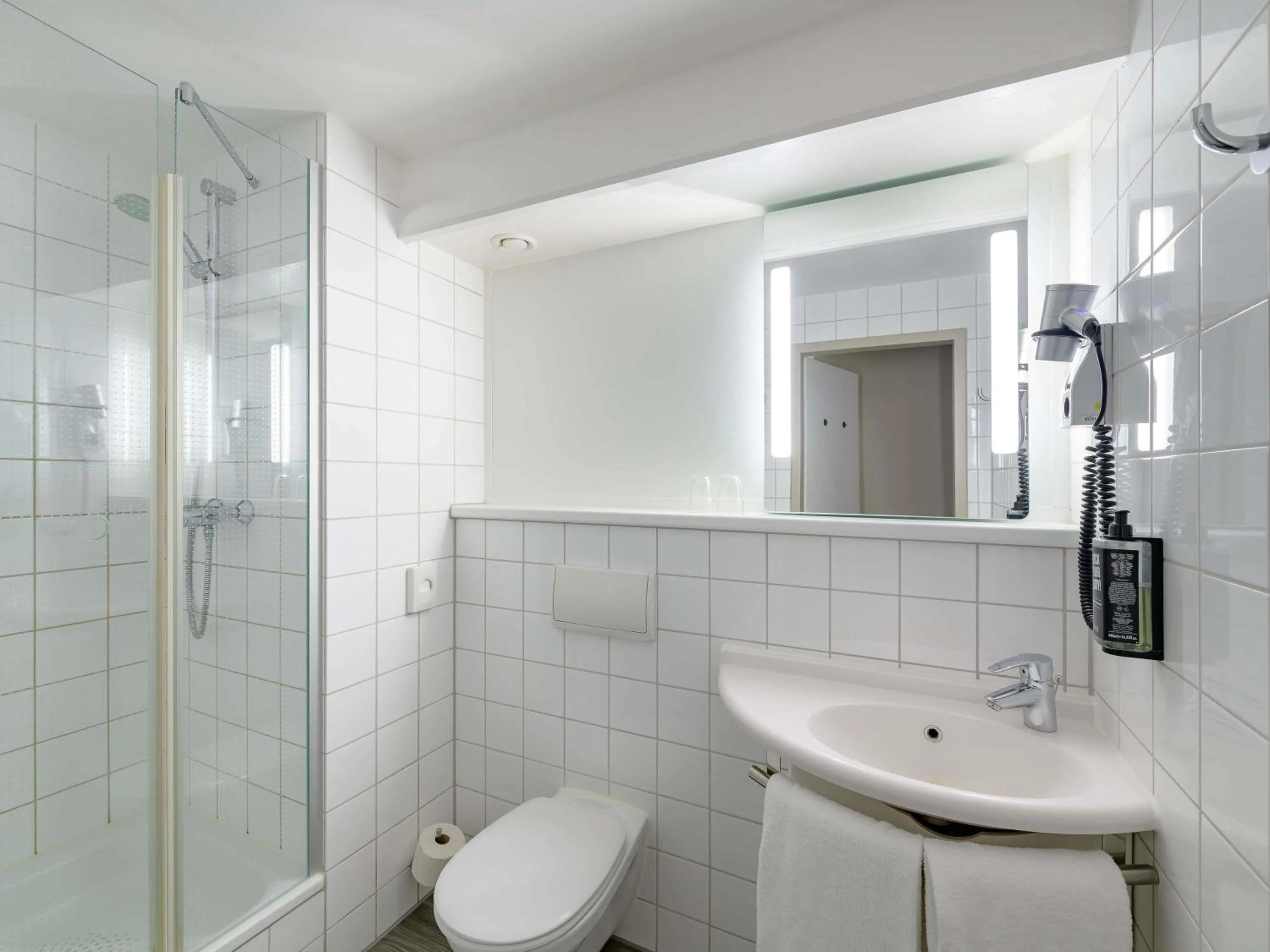 Bedroom in Ibis Hotel Köln Am Dom