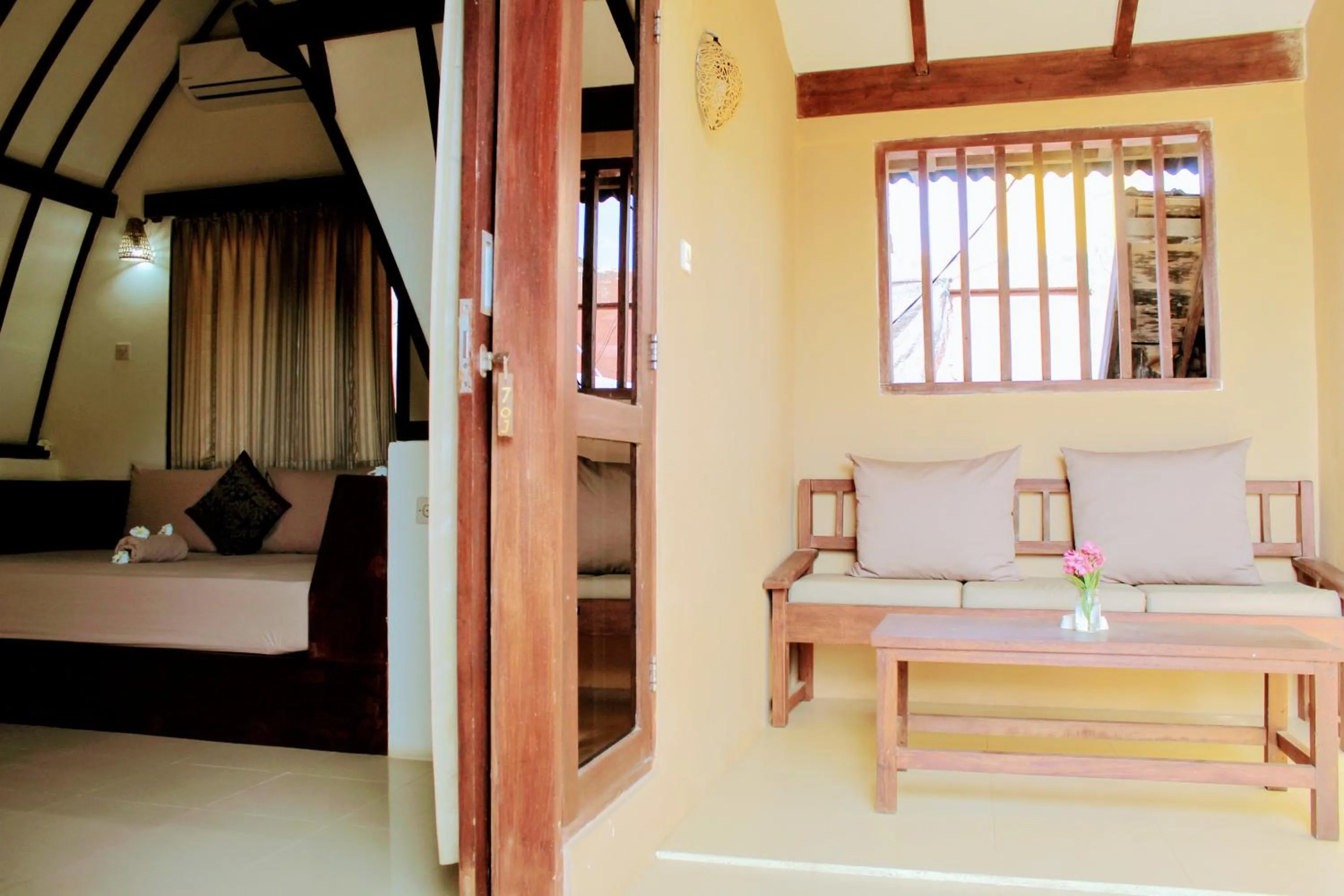 Seating area, Bed in D'Gilian Bungalow