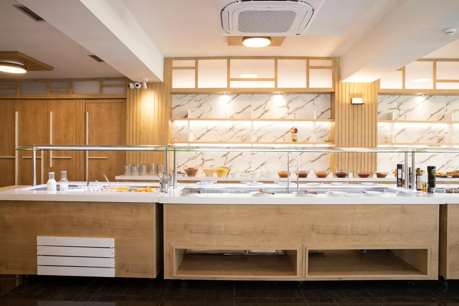 Restaurant/places to eat in Dafni Plus Hotel