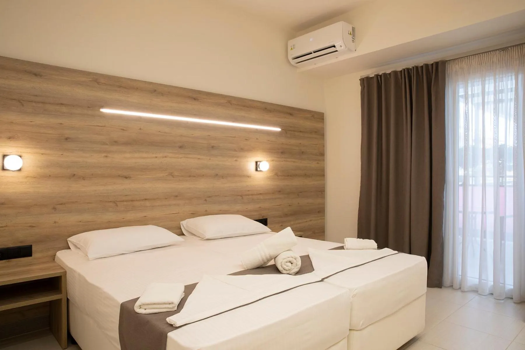 Bed in Dafni Plus Hotel