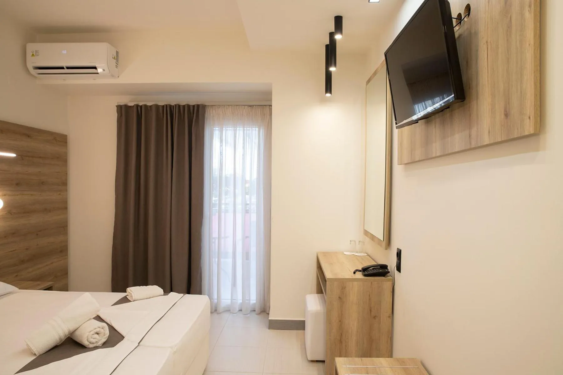 Bed in Dafni Plus Hotel