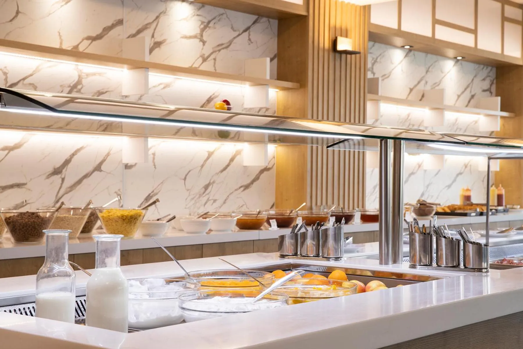 Restaurant/places to eat in Dafni Plus Hotel