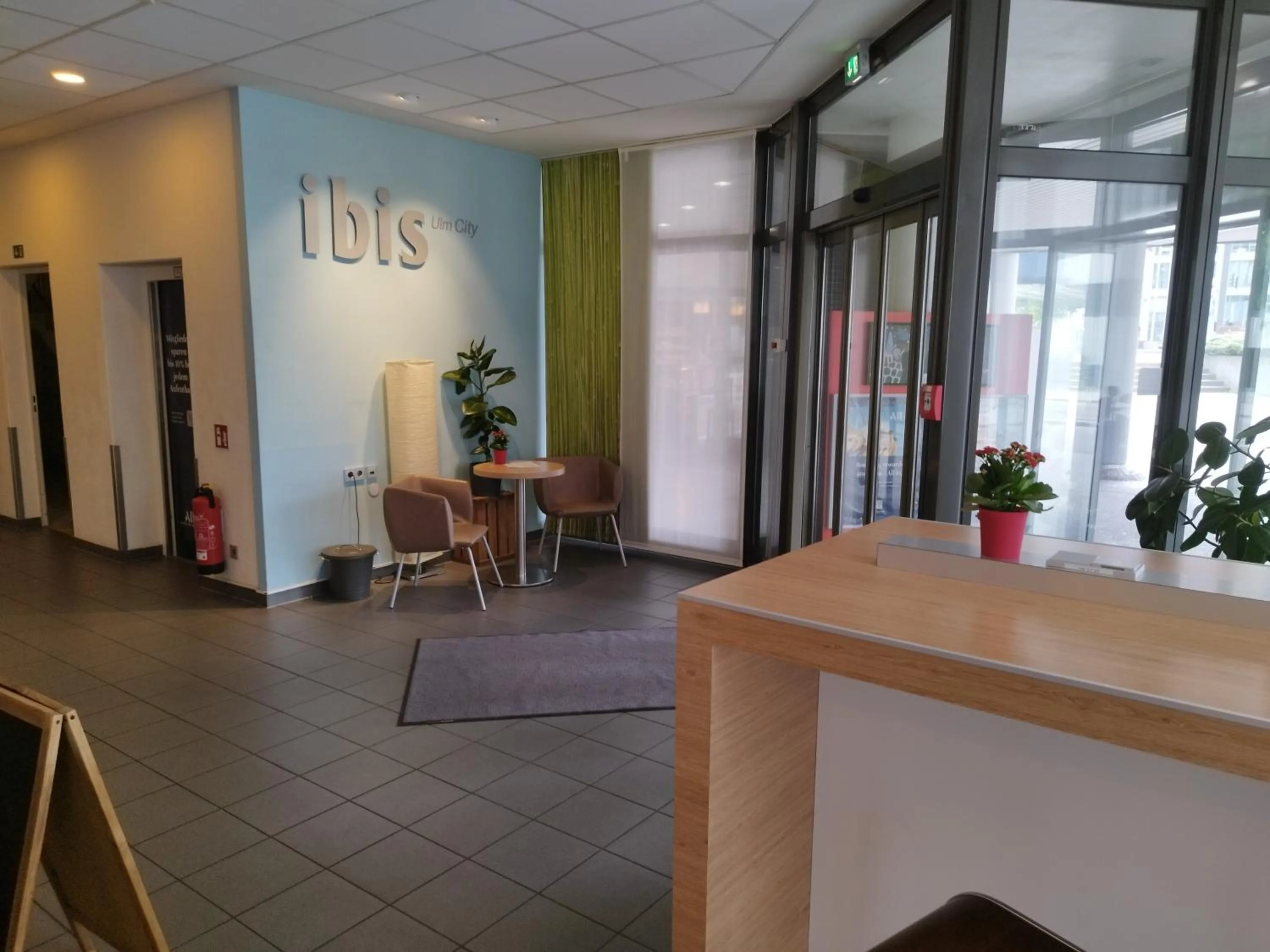 Lounge or bar in Ibis Ulm City