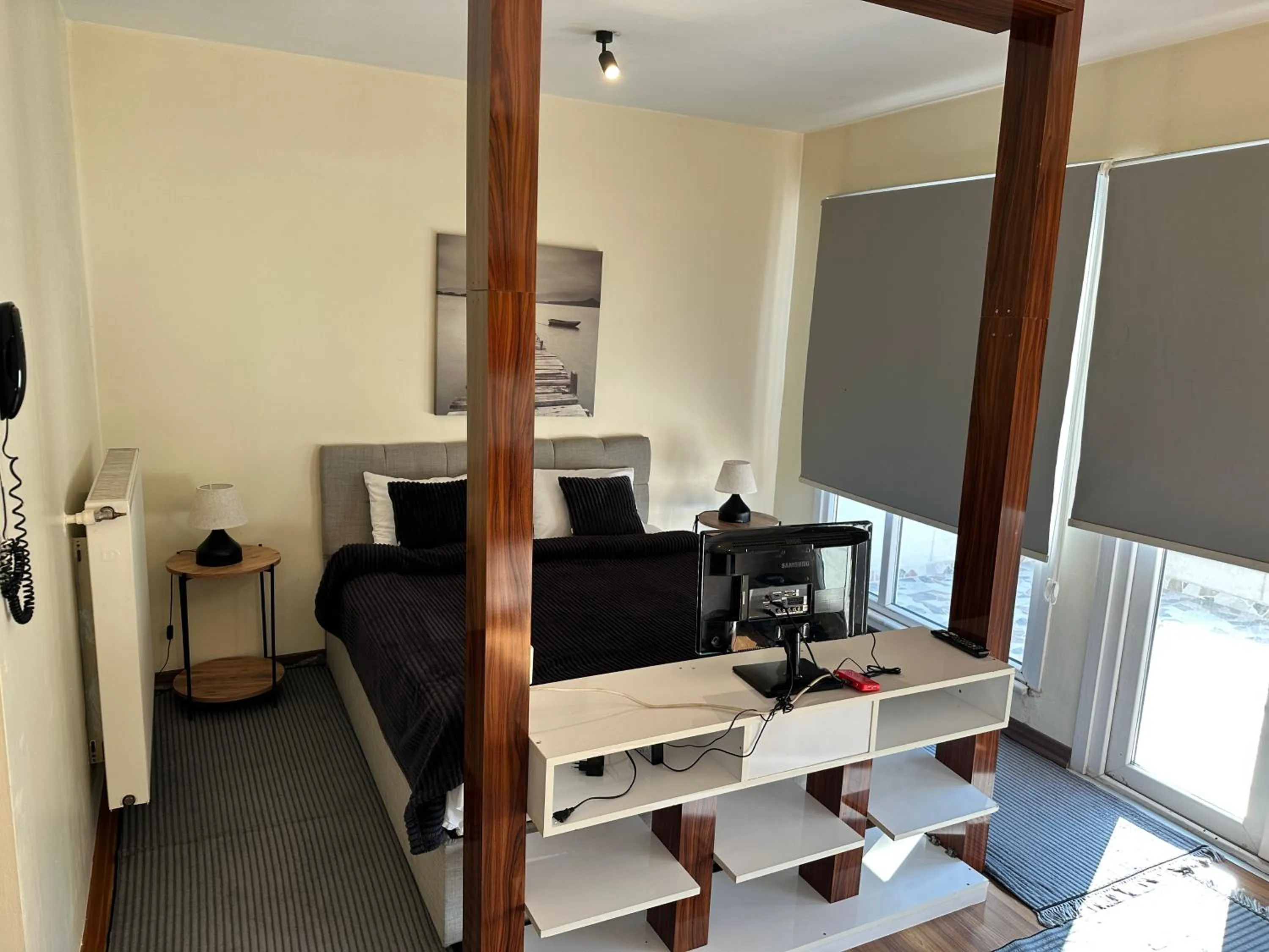 Photo of the whole room in New Pera