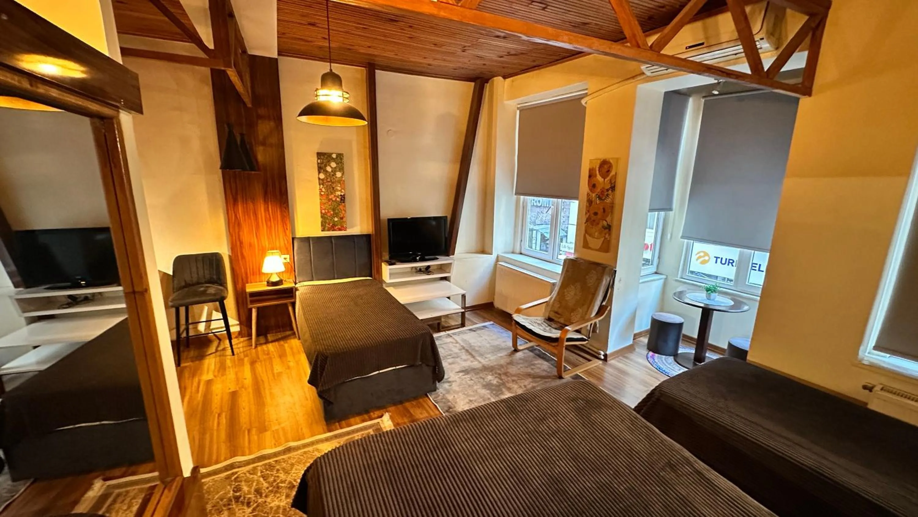 Photo of the whole room in New Pera