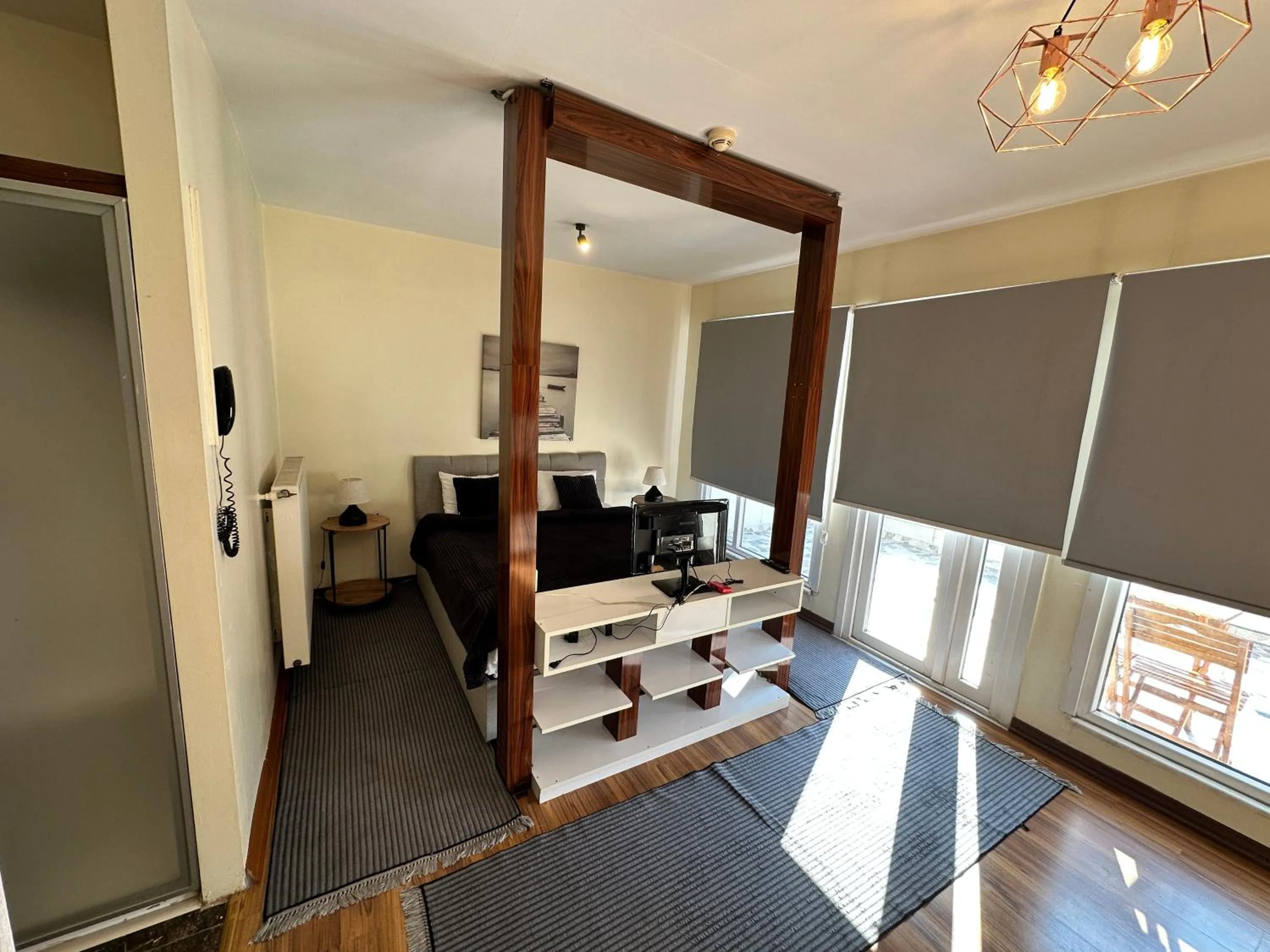 Photo of the whole room in New Pera