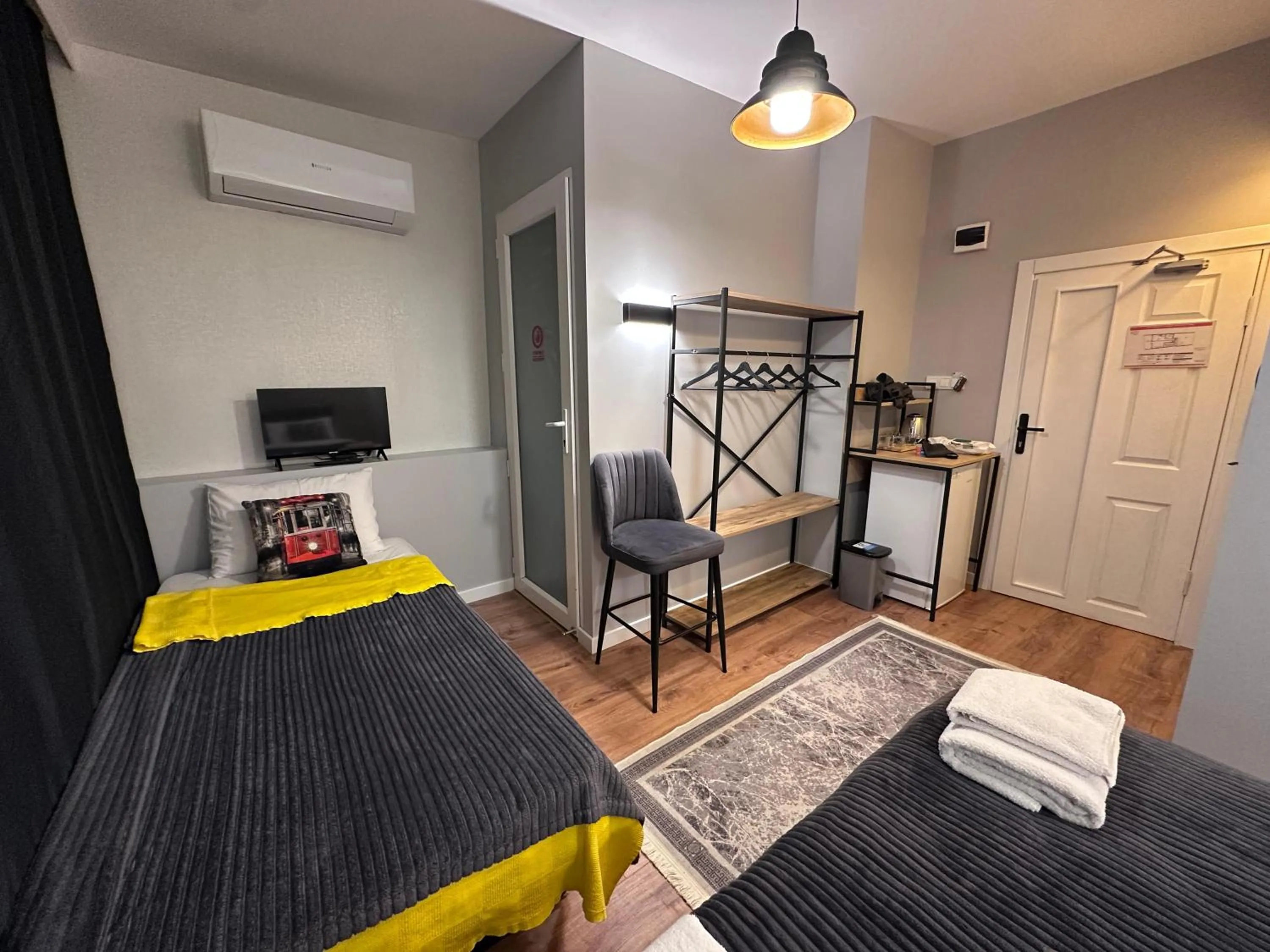 Living room, Bed in New Pera