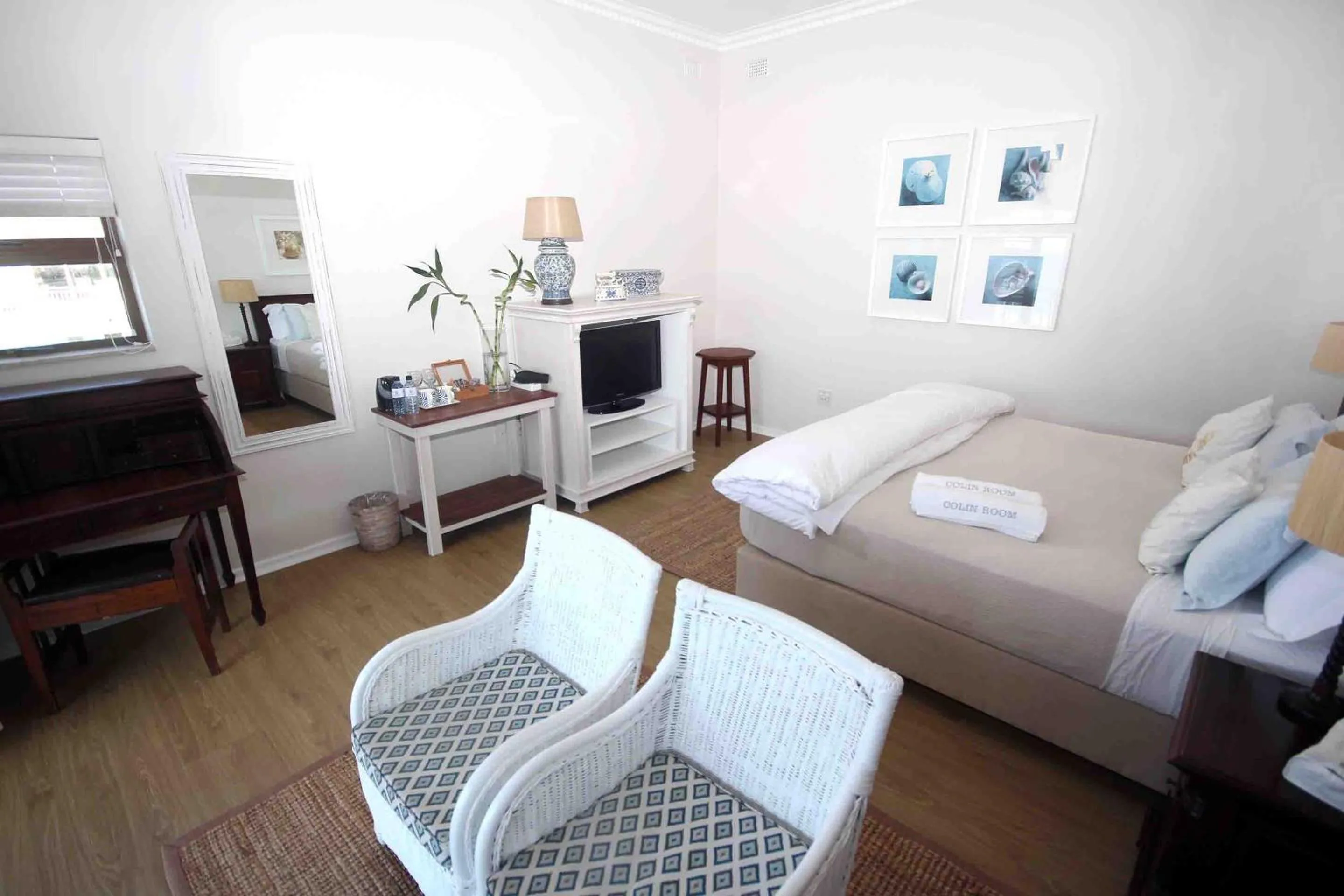 Bathroom, Bed in Fairlight Beach House