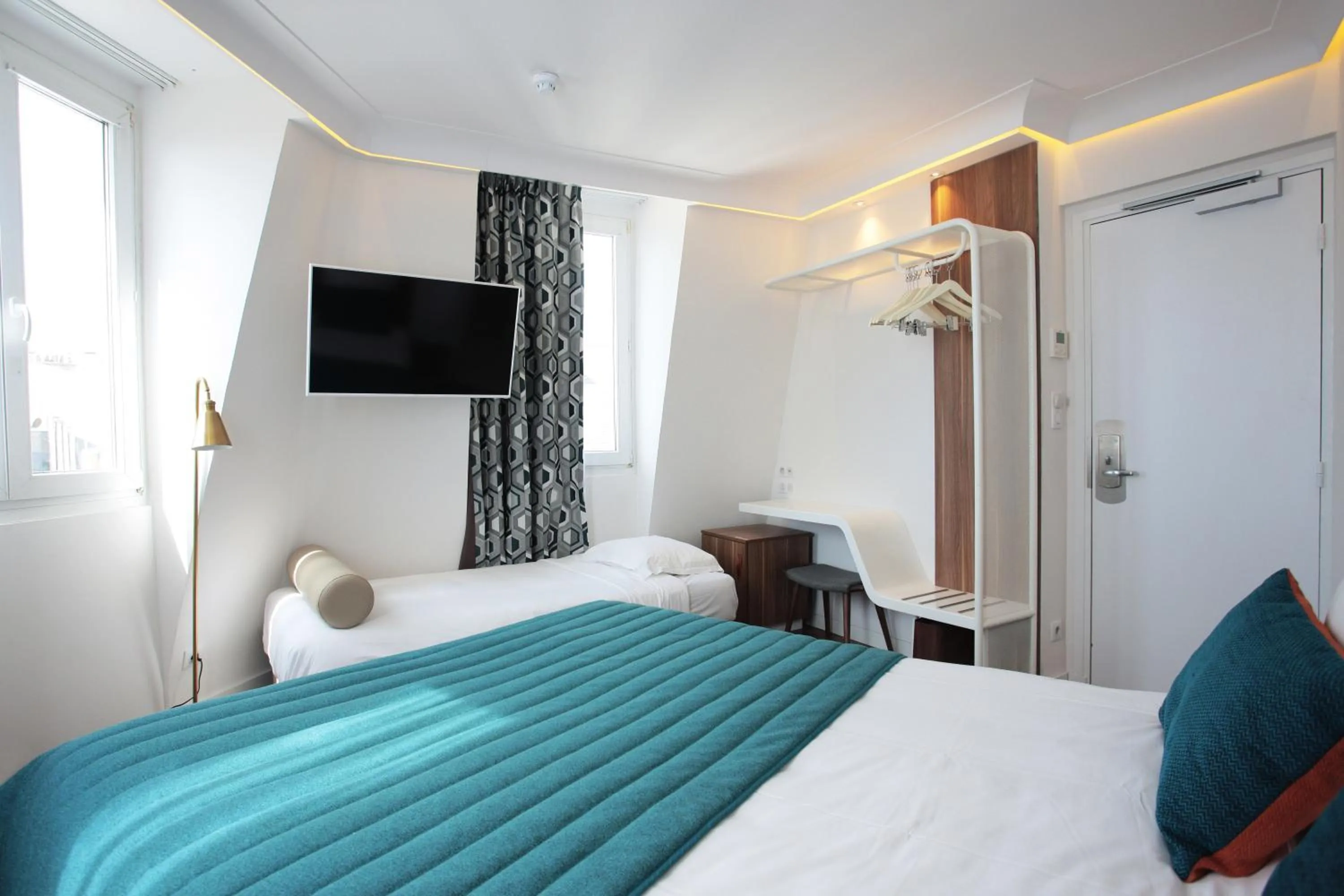 Bedroom, Bed in Hôtel Eiffel Turenne