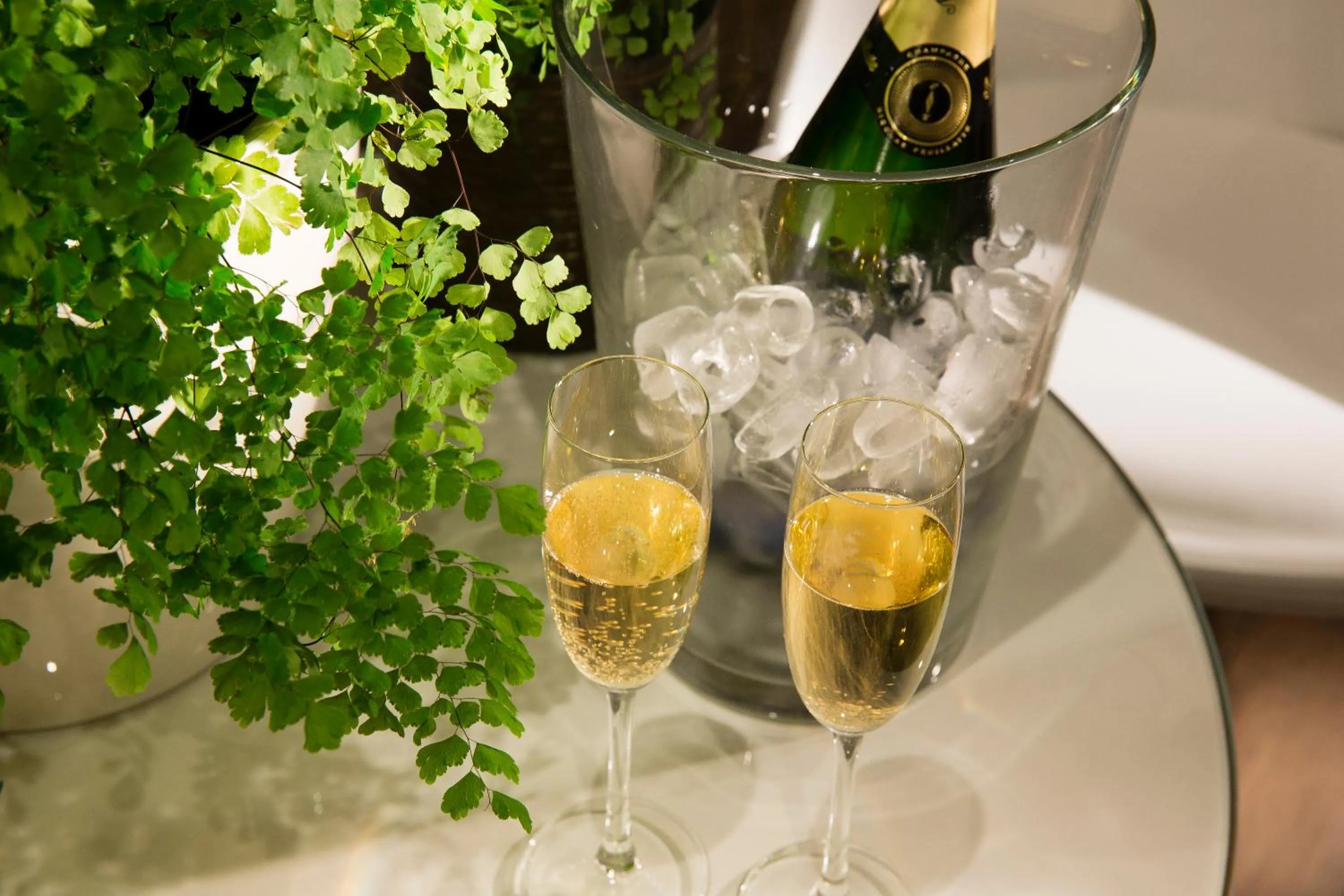 Alcoholic drinks in Hôtel Eiffel Turenne