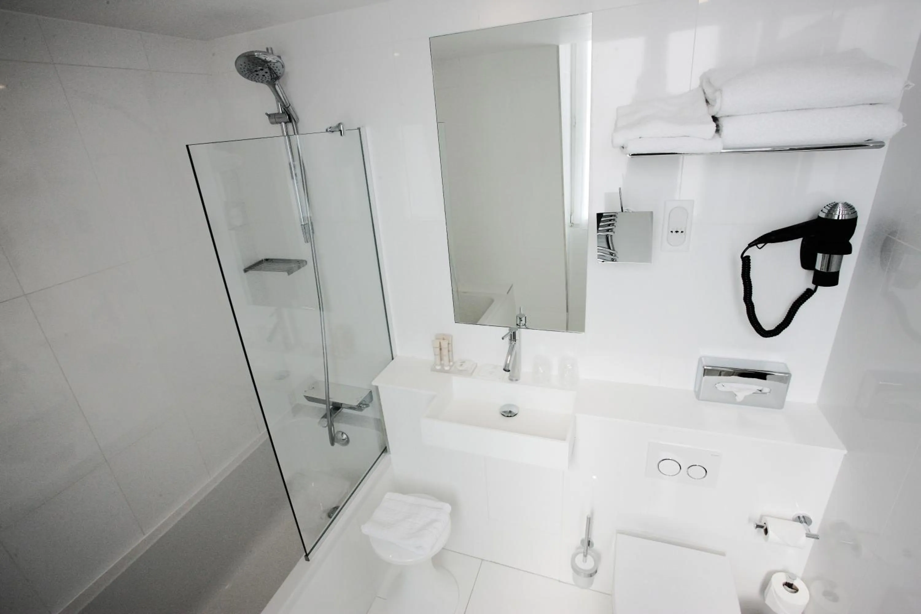 Bathroom in Hôtel Eiffel Turenne