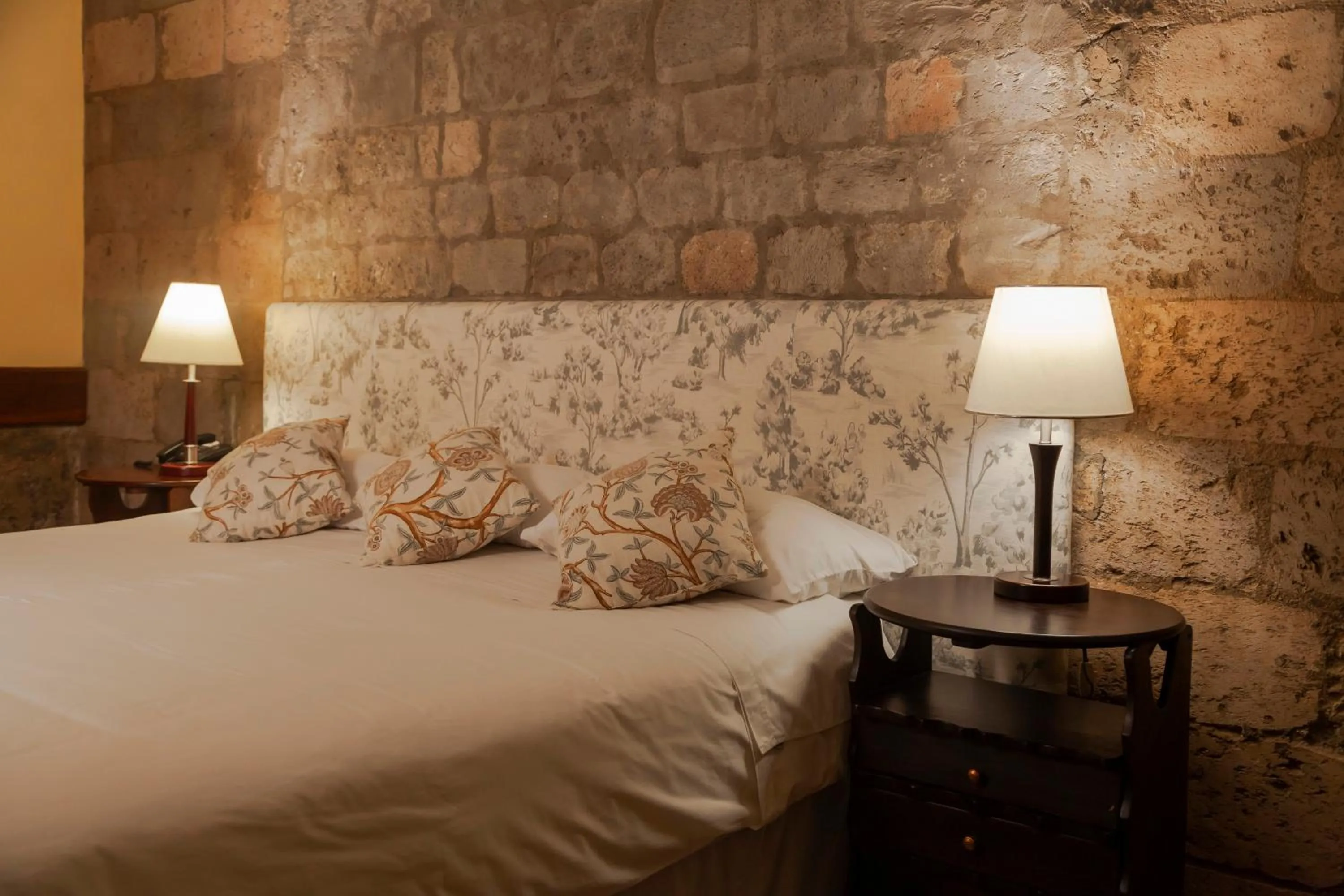 Bed in Hacienda La Cienega