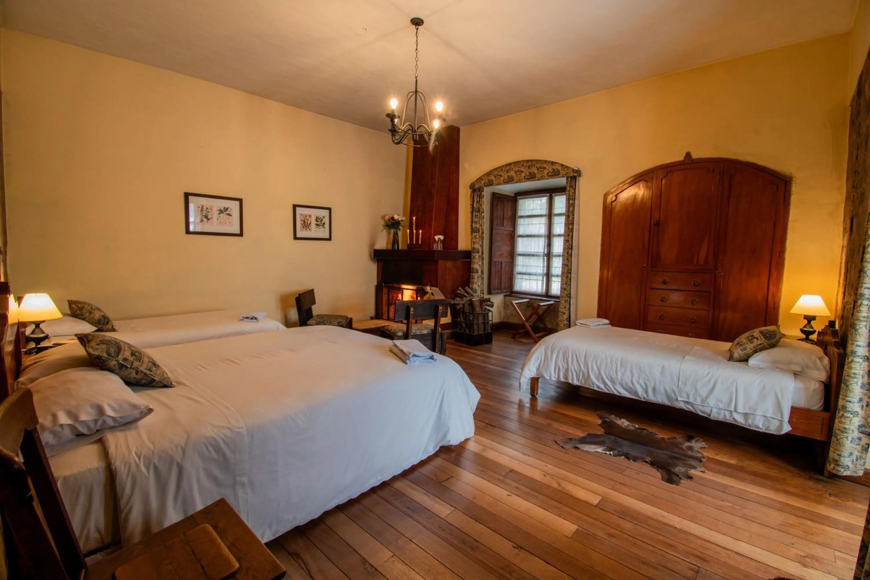 Bed in Hacienda La Cienega