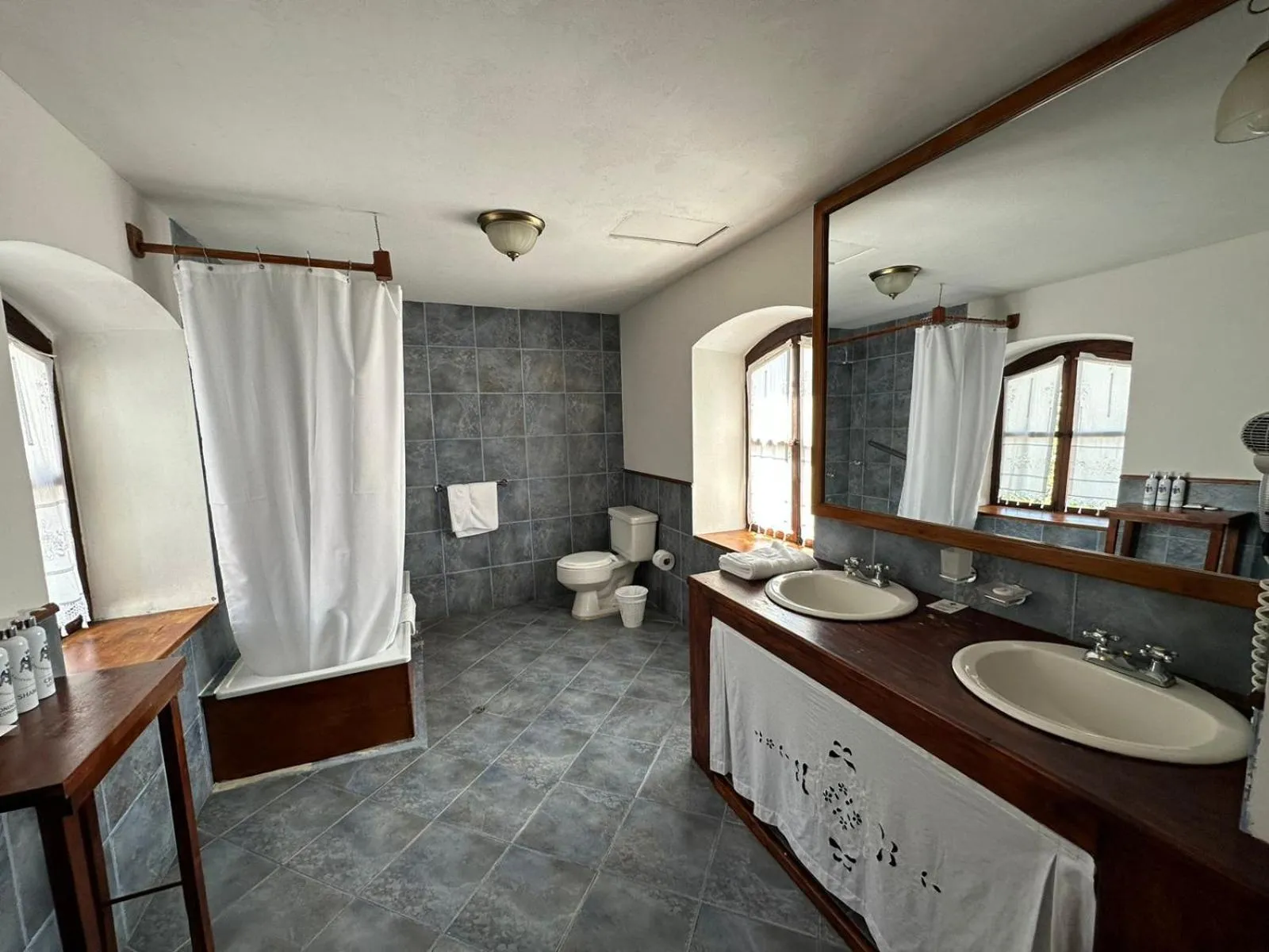 Shower in Hacienda La Cienega