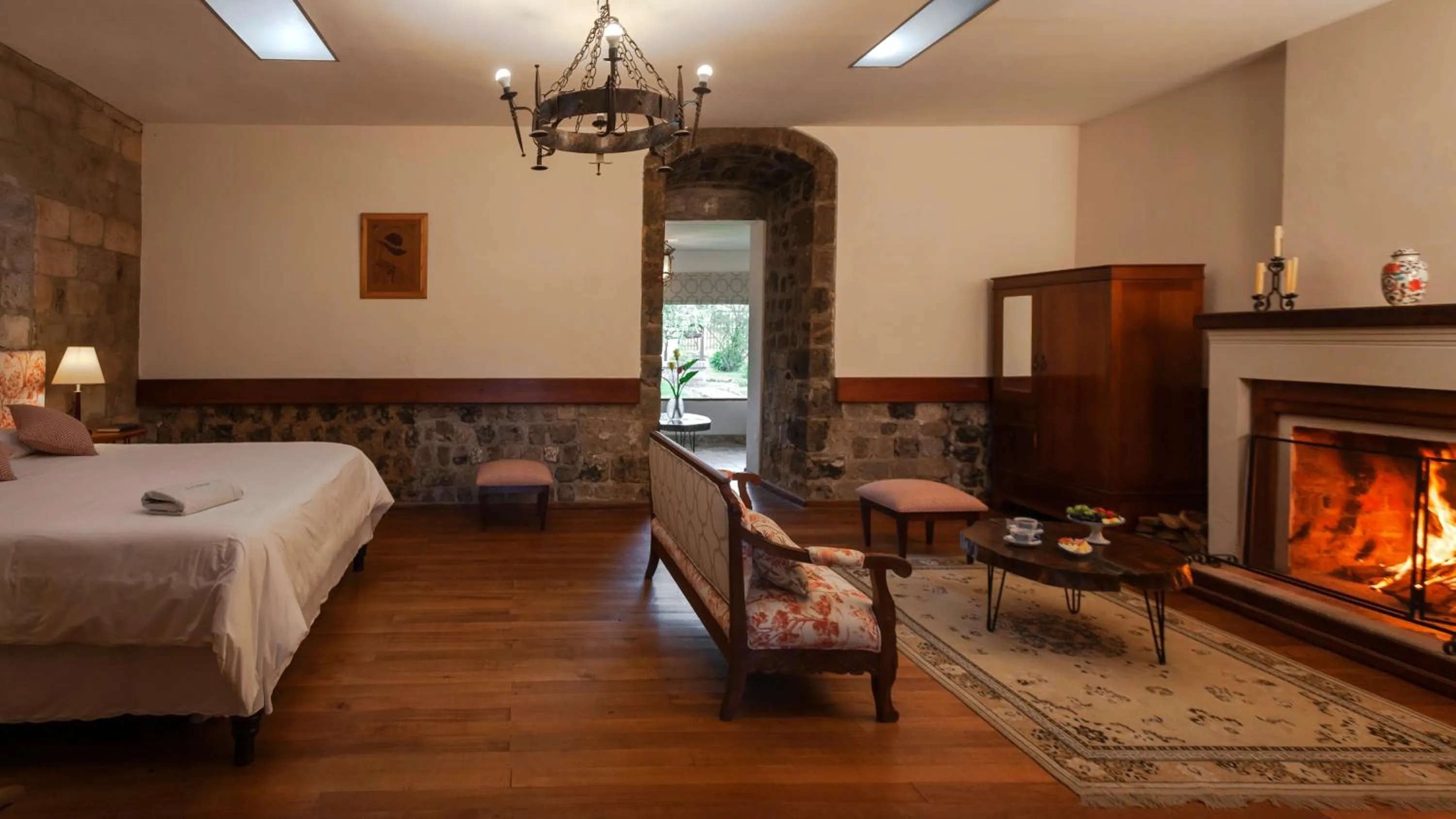 Bed in Hacienda La Cienega