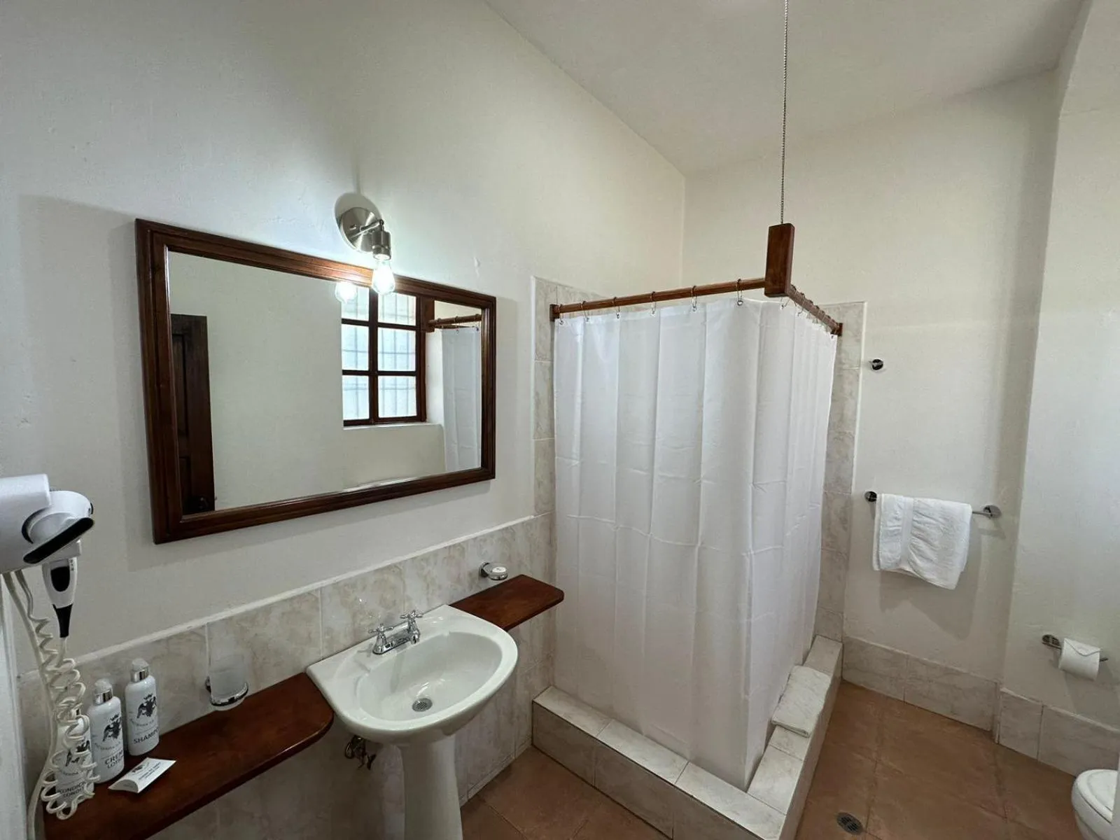 Shower in Hacienda La Cienega