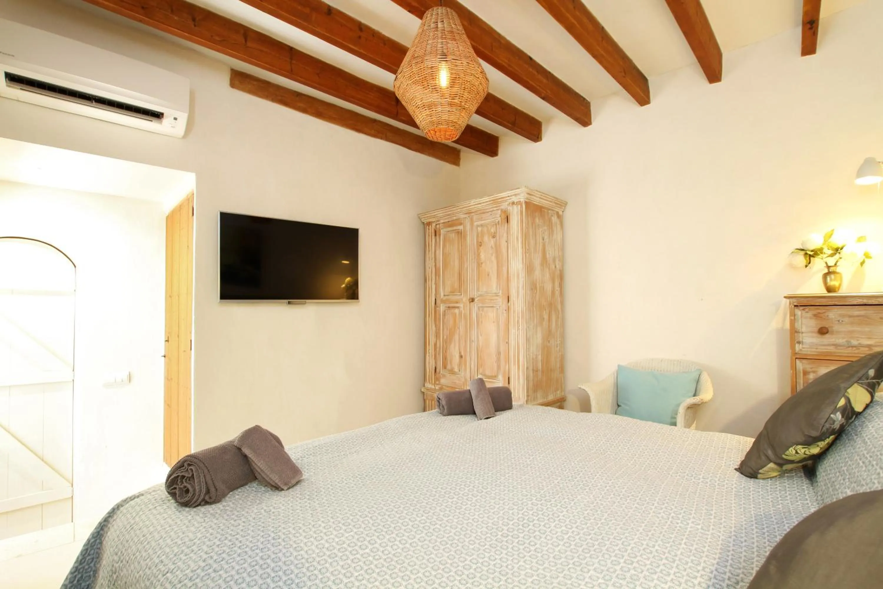 Bed in Casa Guiraud, Cosy and Welcoming Townhouse