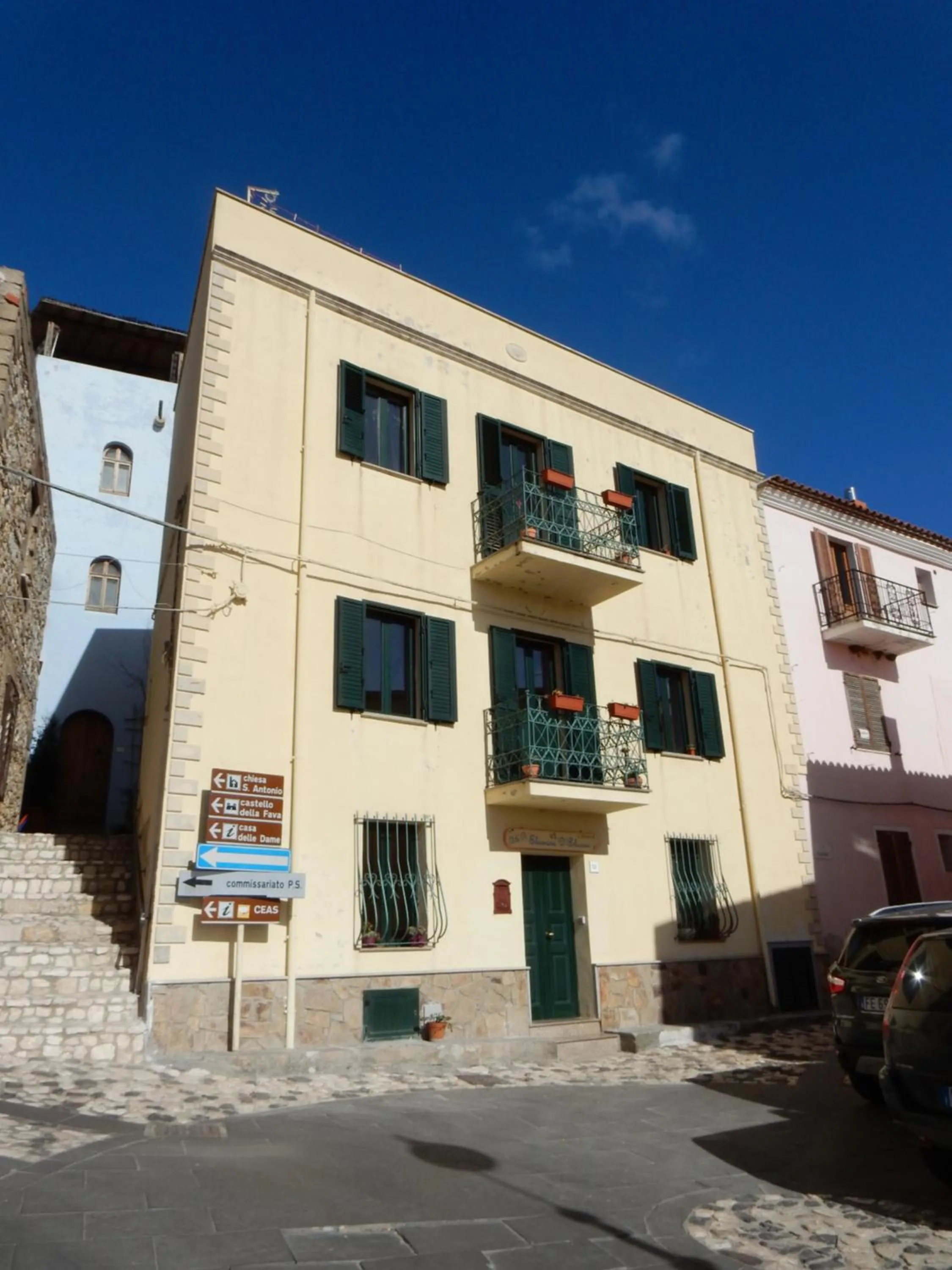 Facade/entrance in B&B Eleonora D'Arborea, Centro Storico