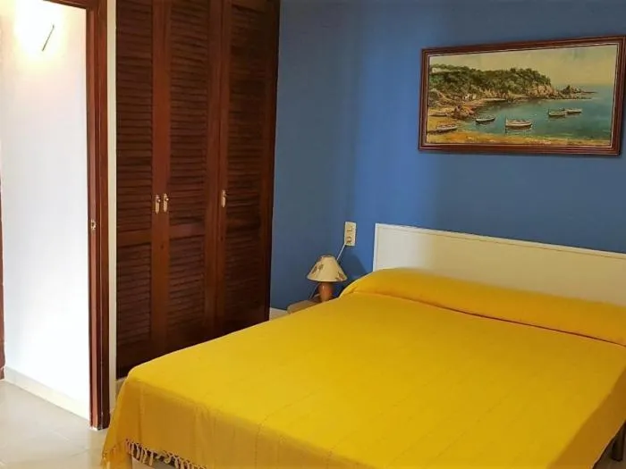 Bed in Papaya