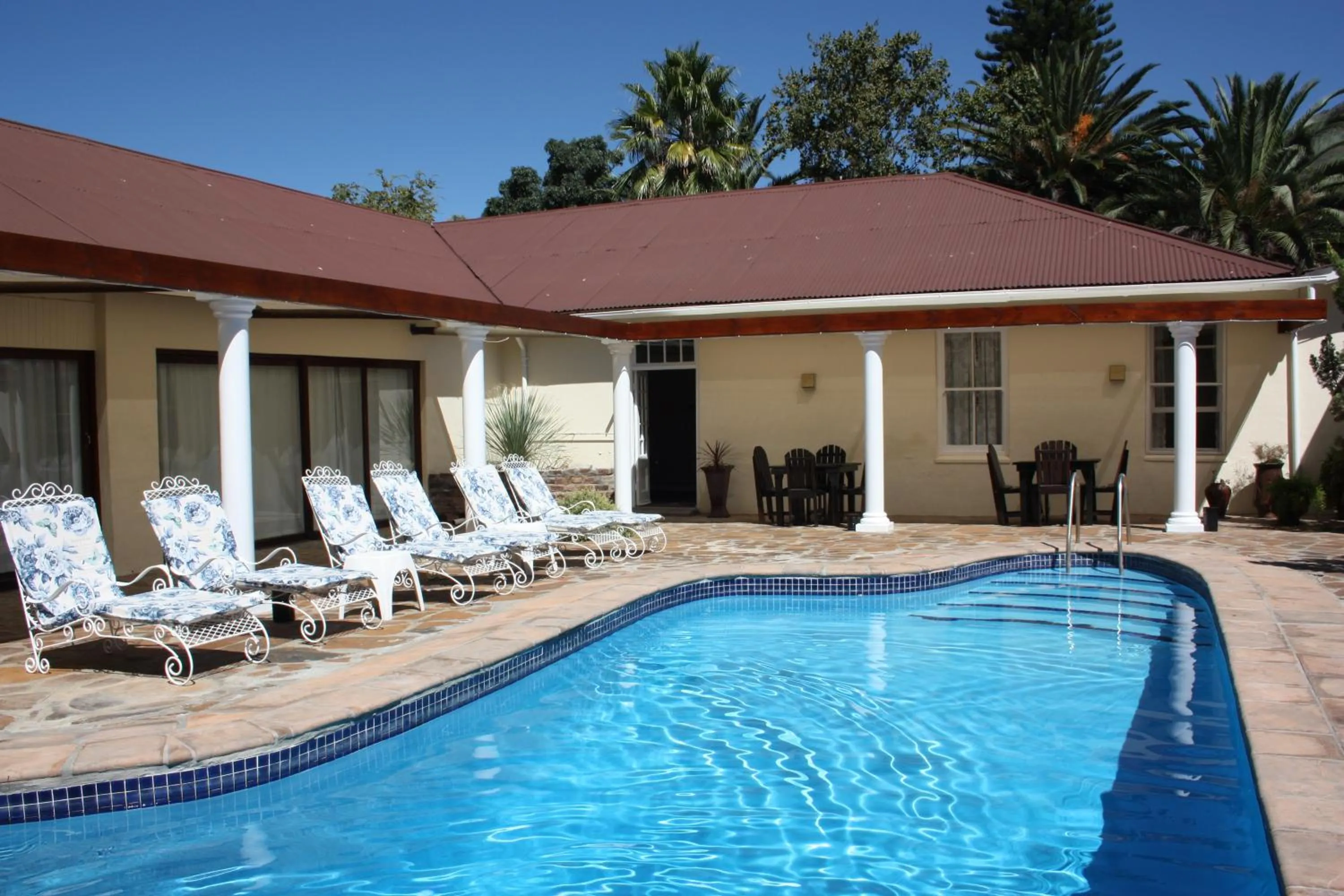 Swimming pool in Karoopark Guest House