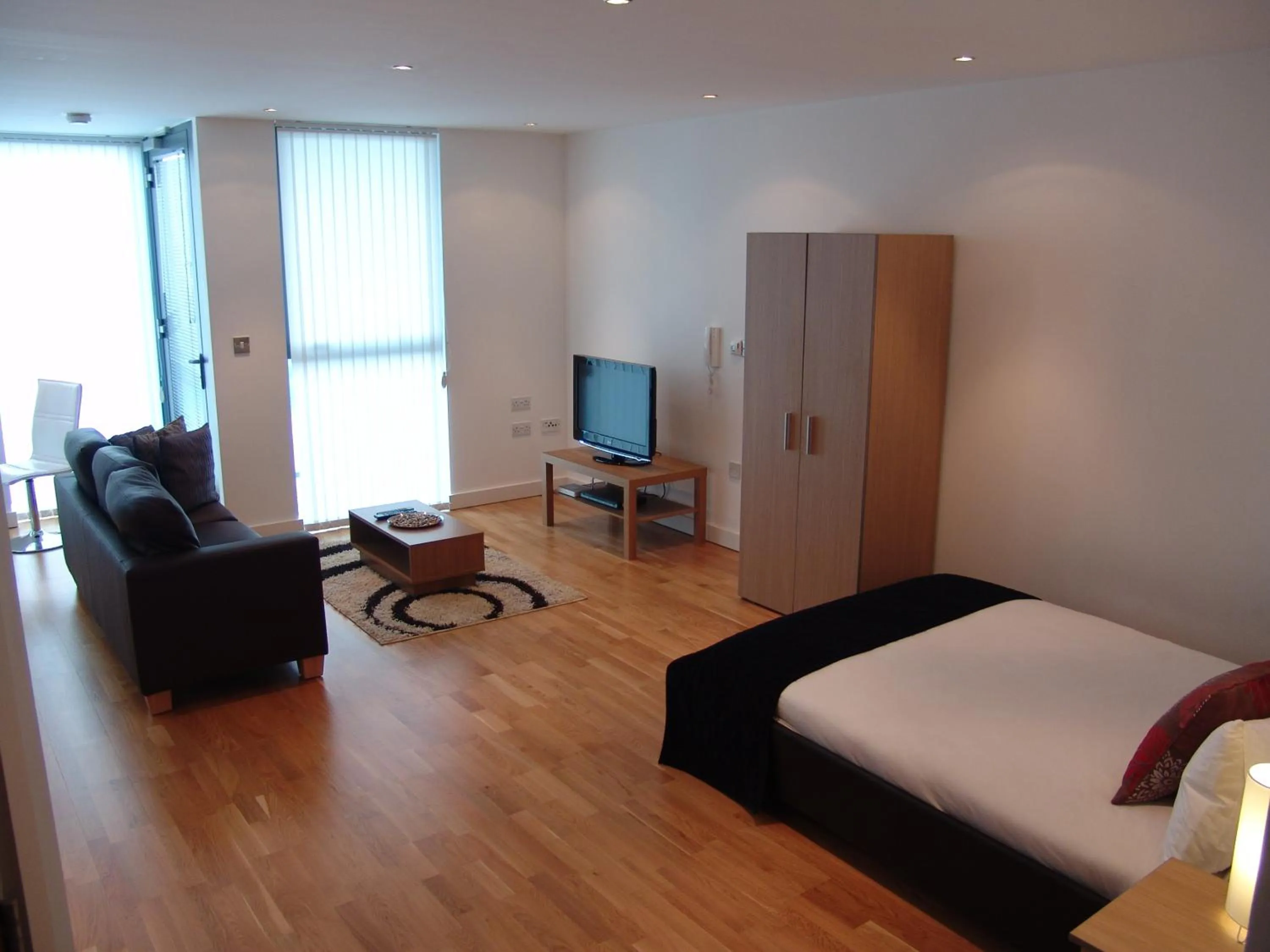Photo of the whole room, Bed in Quay Apartments