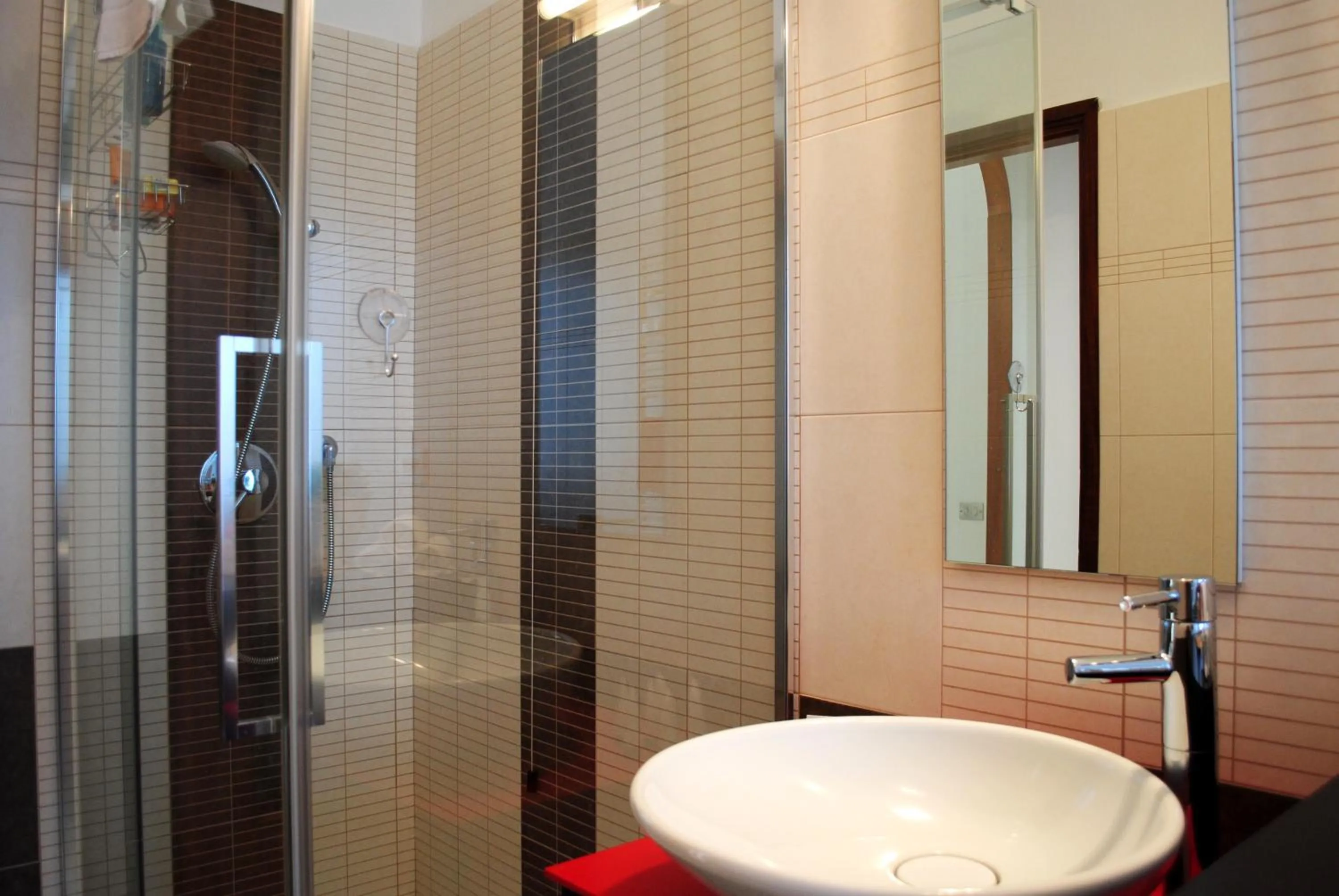 Shower in Bnbook-Costantino