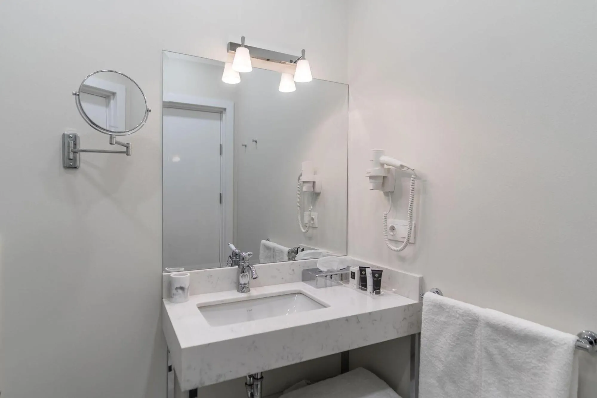 Bathroom in TIFLIS OPERA Aparthotel