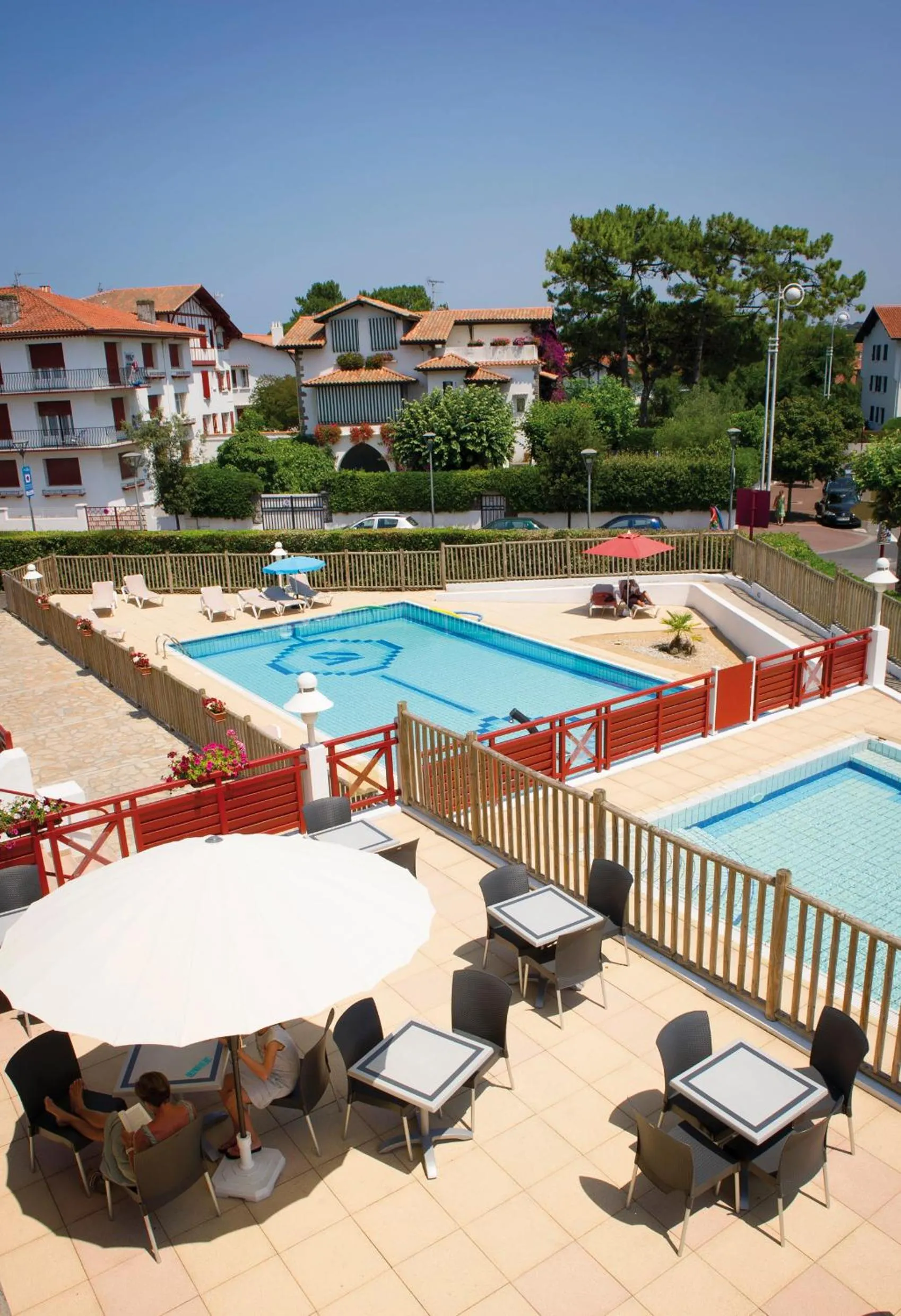 Patio in Hôtel & Résidence Vacances Bleues Orhoïtza