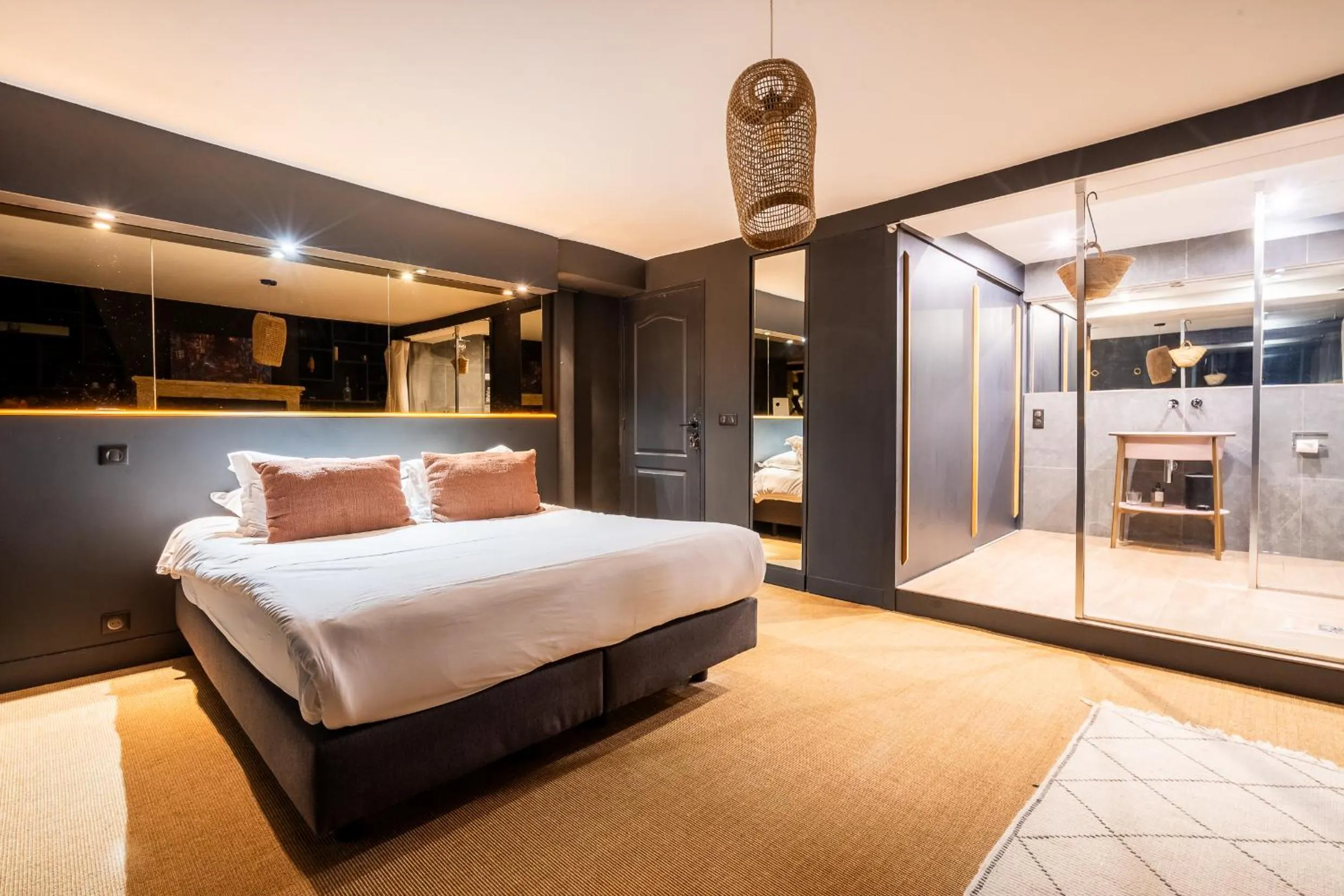 Photo of the whole room, Bed in B&B L'Escapade Bordelaise