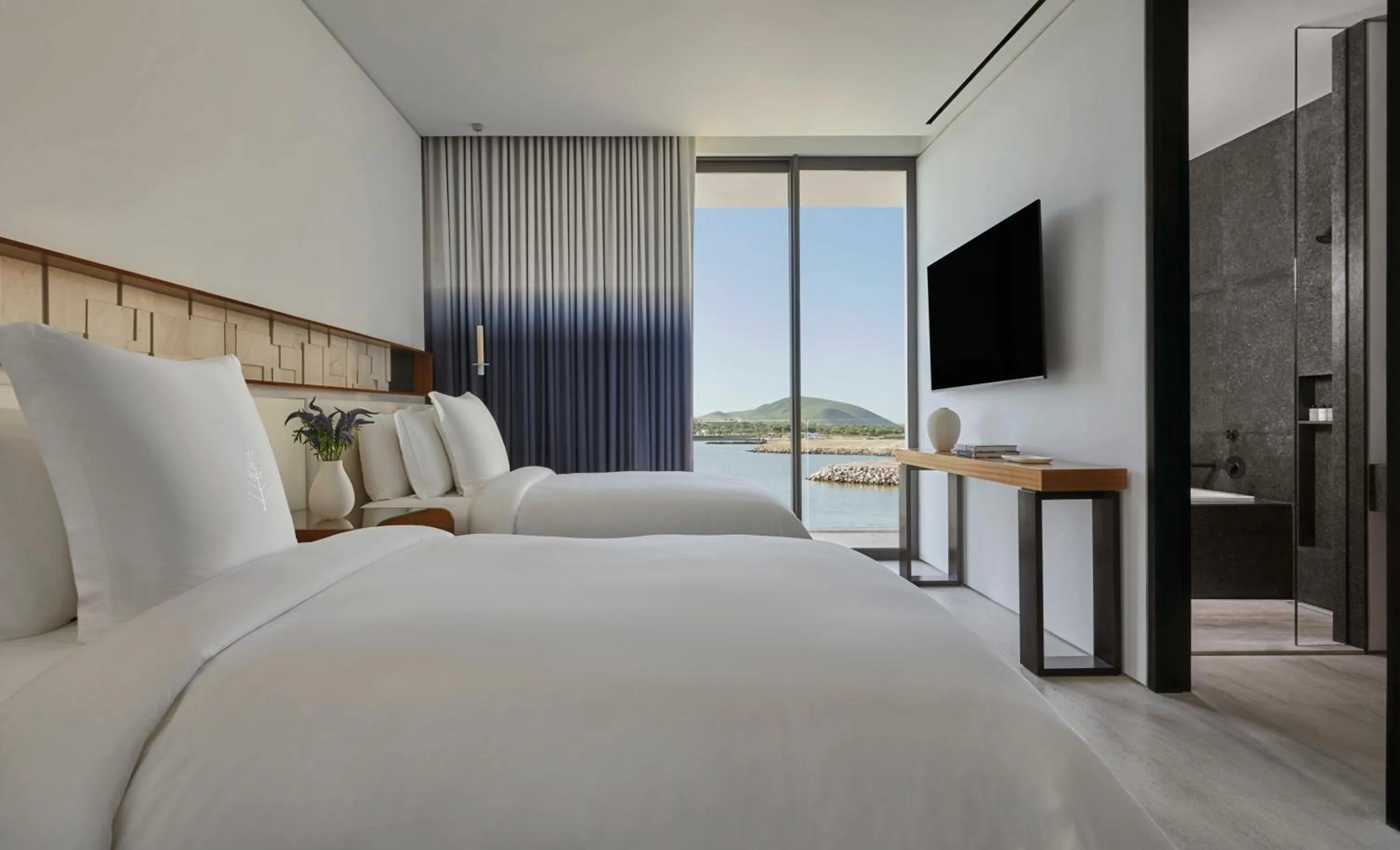 Bedroom, Bed in Four Seasons Resort Los Cabos