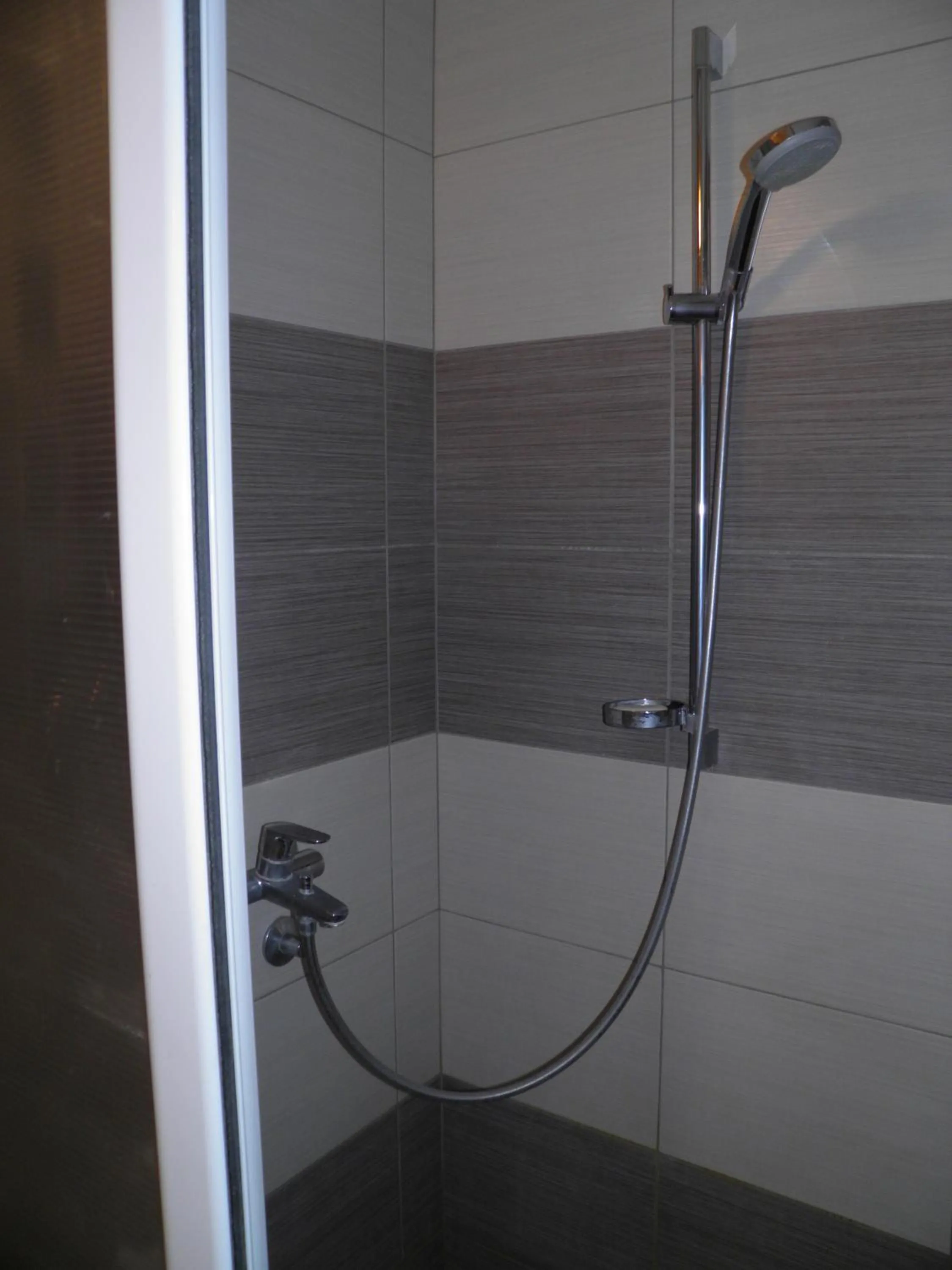 Shower in Guest House Boska