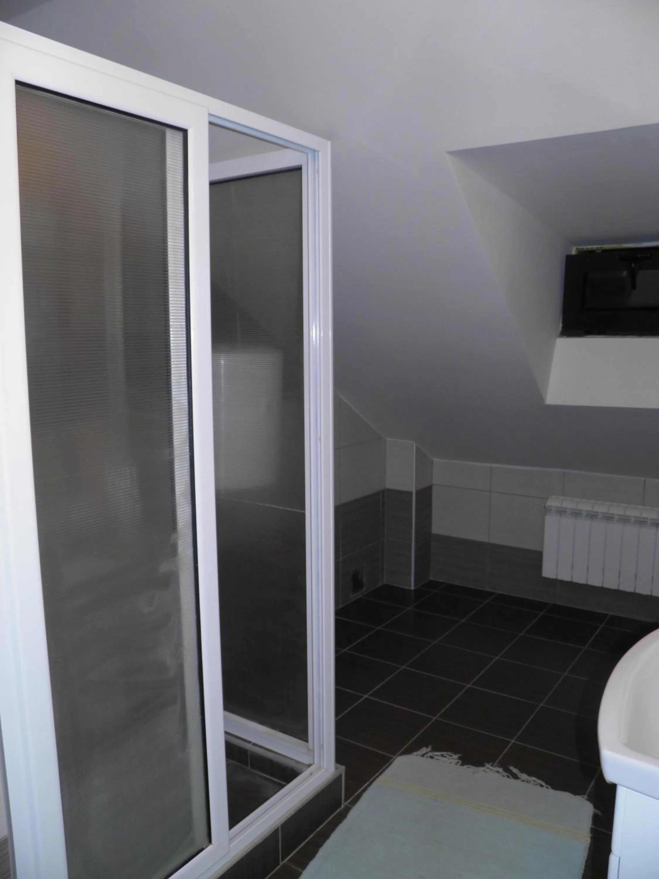 Shower, Bed in Guest House Boska