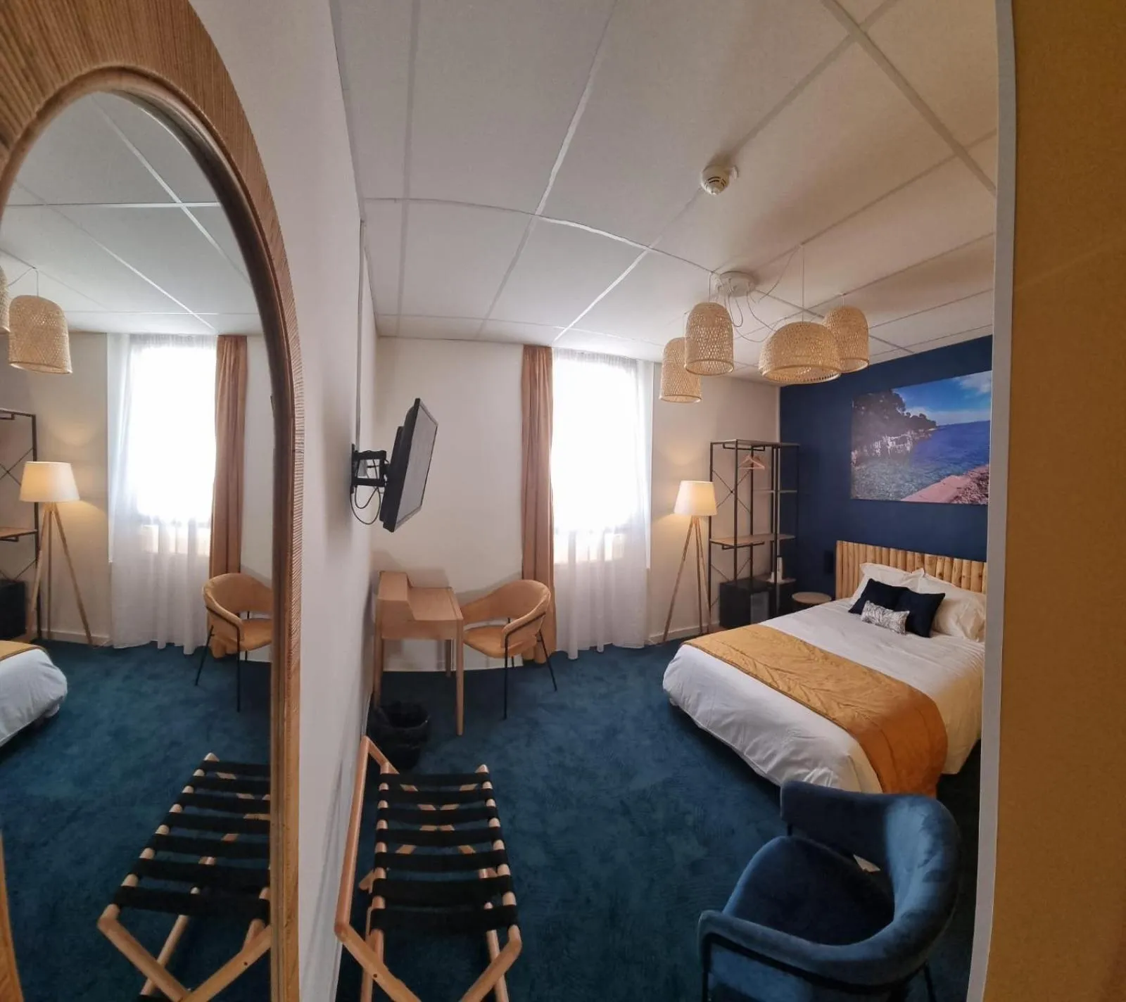 Bed in Charlie's Hôtel Cannes