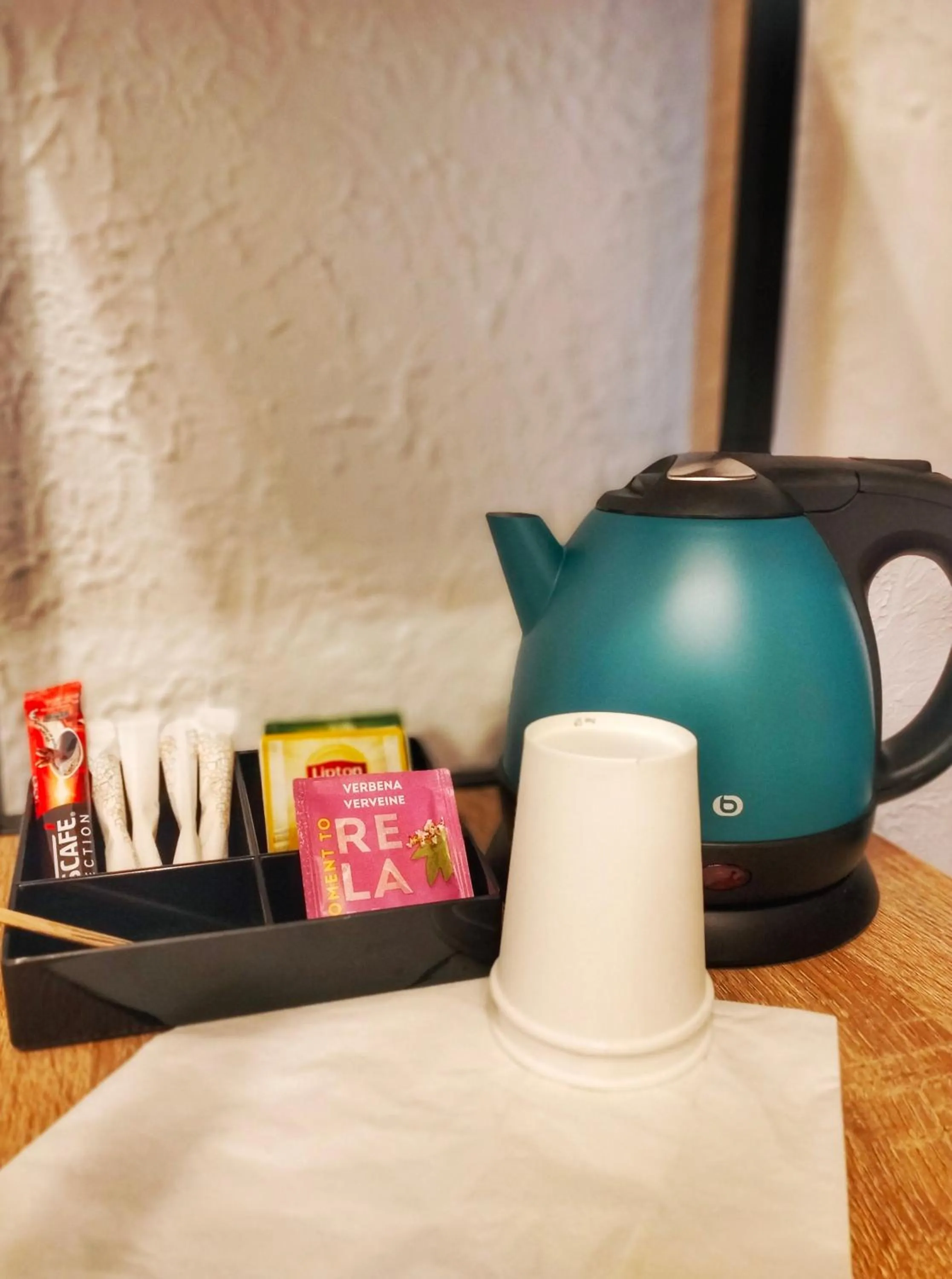 Coffee/tea facilities in Charlie's Hôtel Cannes