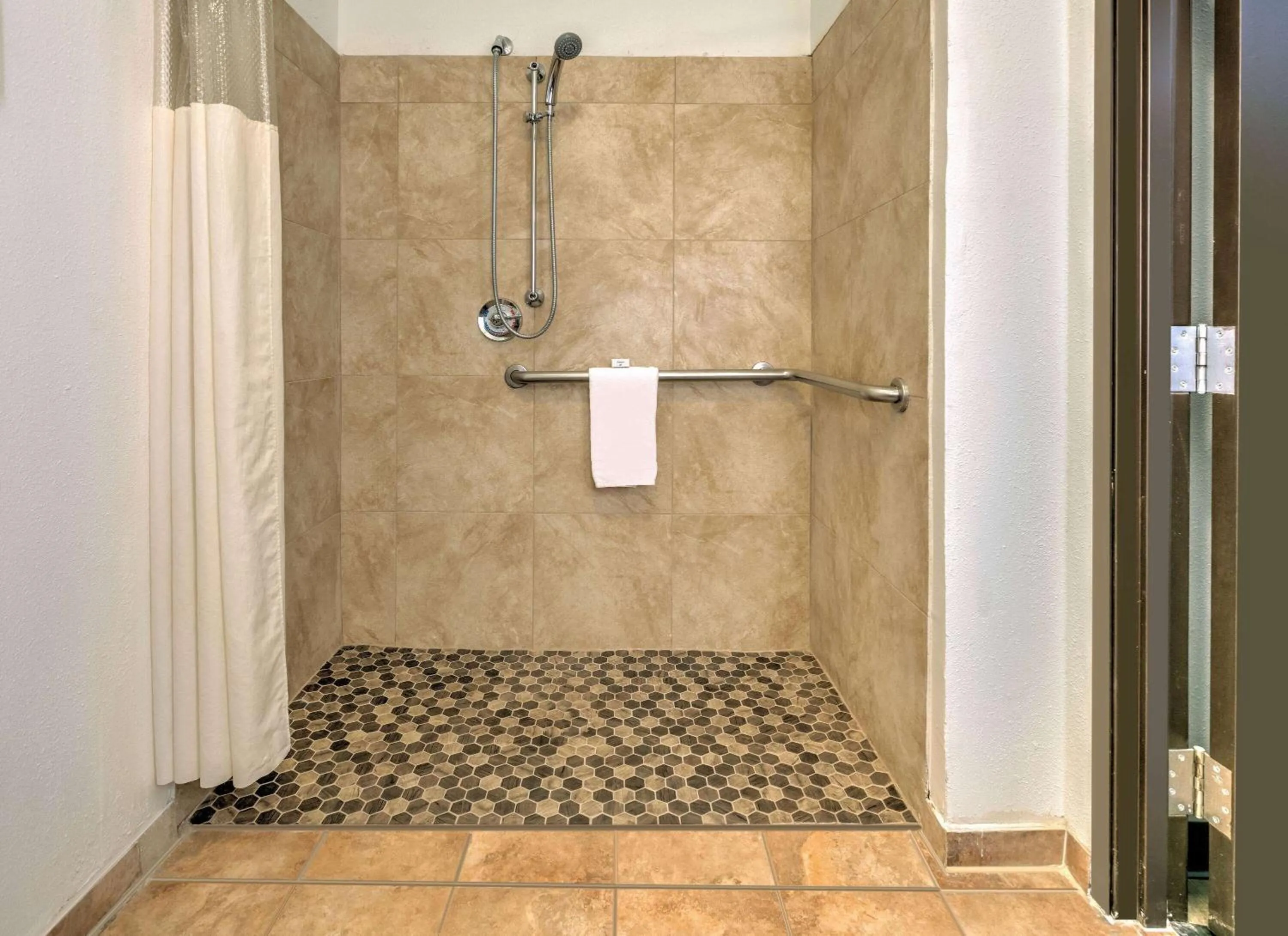 Shower in La Quinta by Wyndham Fort Worth NE Mall