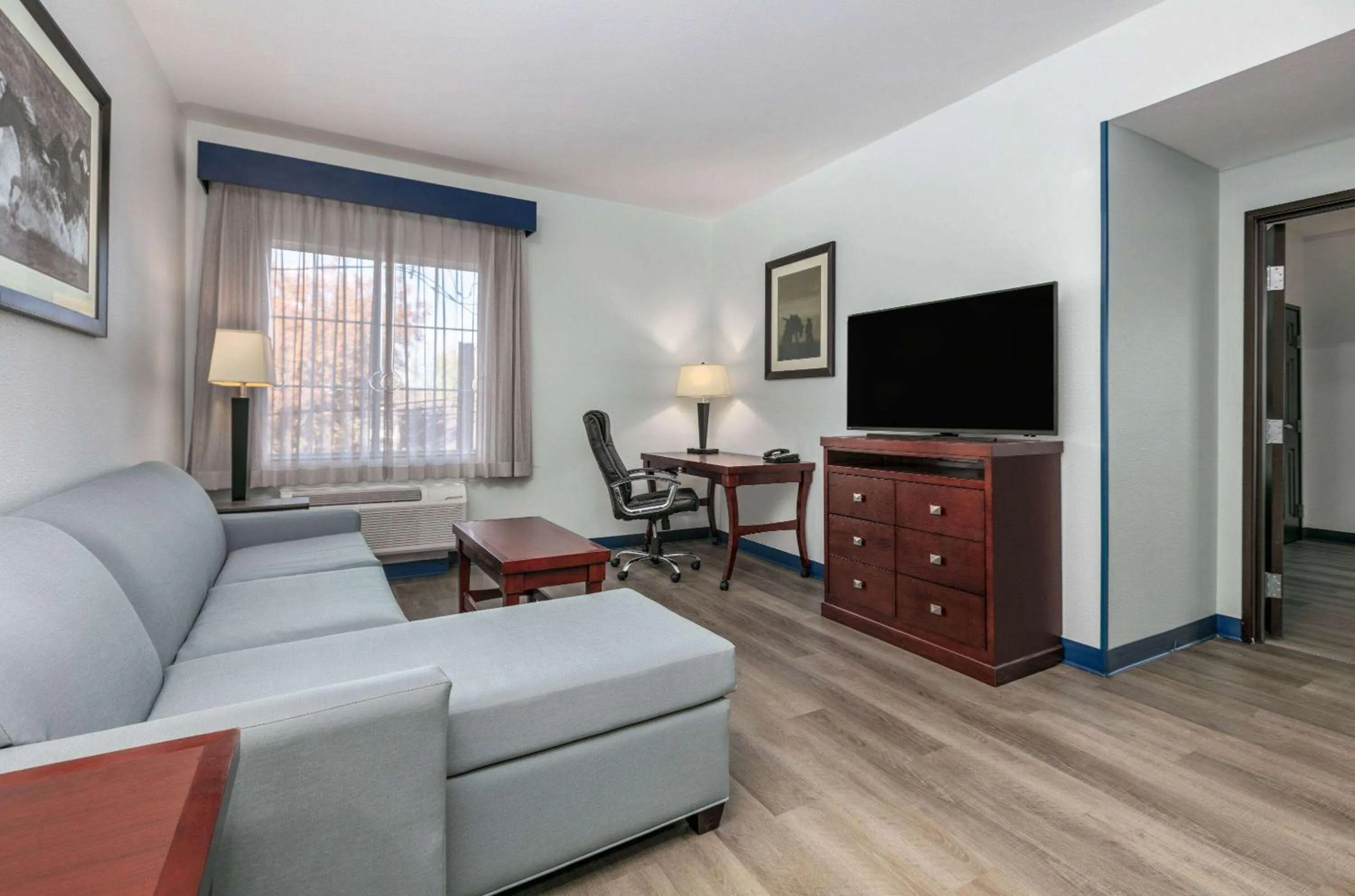 Bed in La Quinta by Wyndham Fort Worth NE Mall