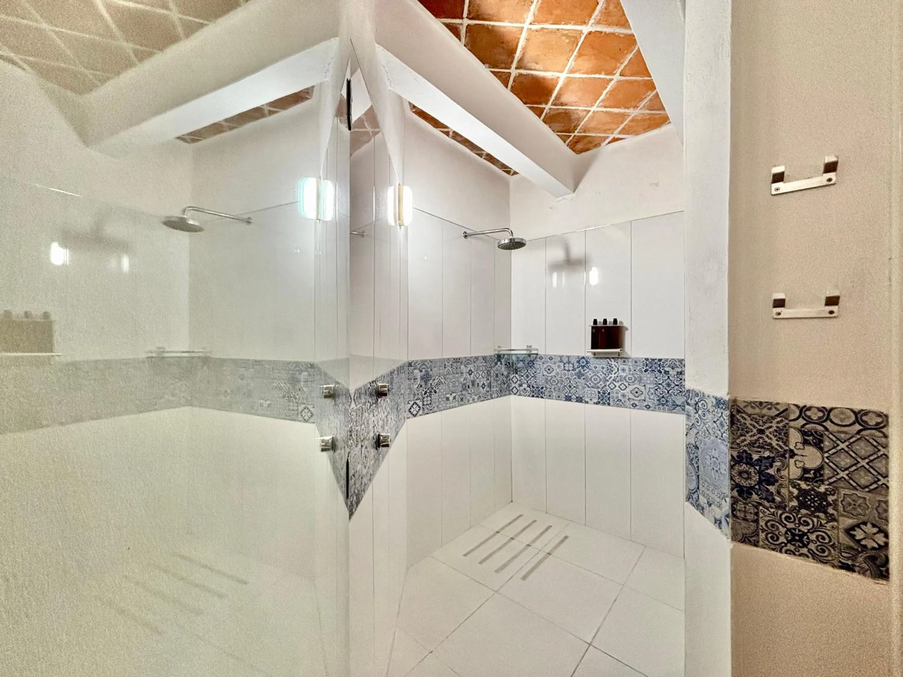 Bathroom in Molino de los Reyes